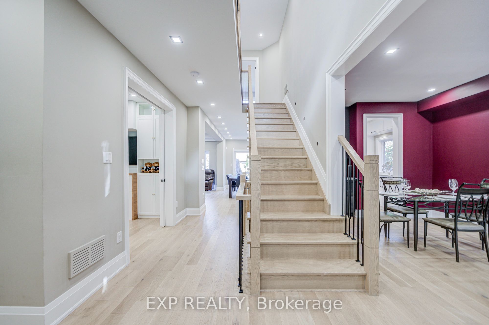 779 Mclaren Street Property Photo 4