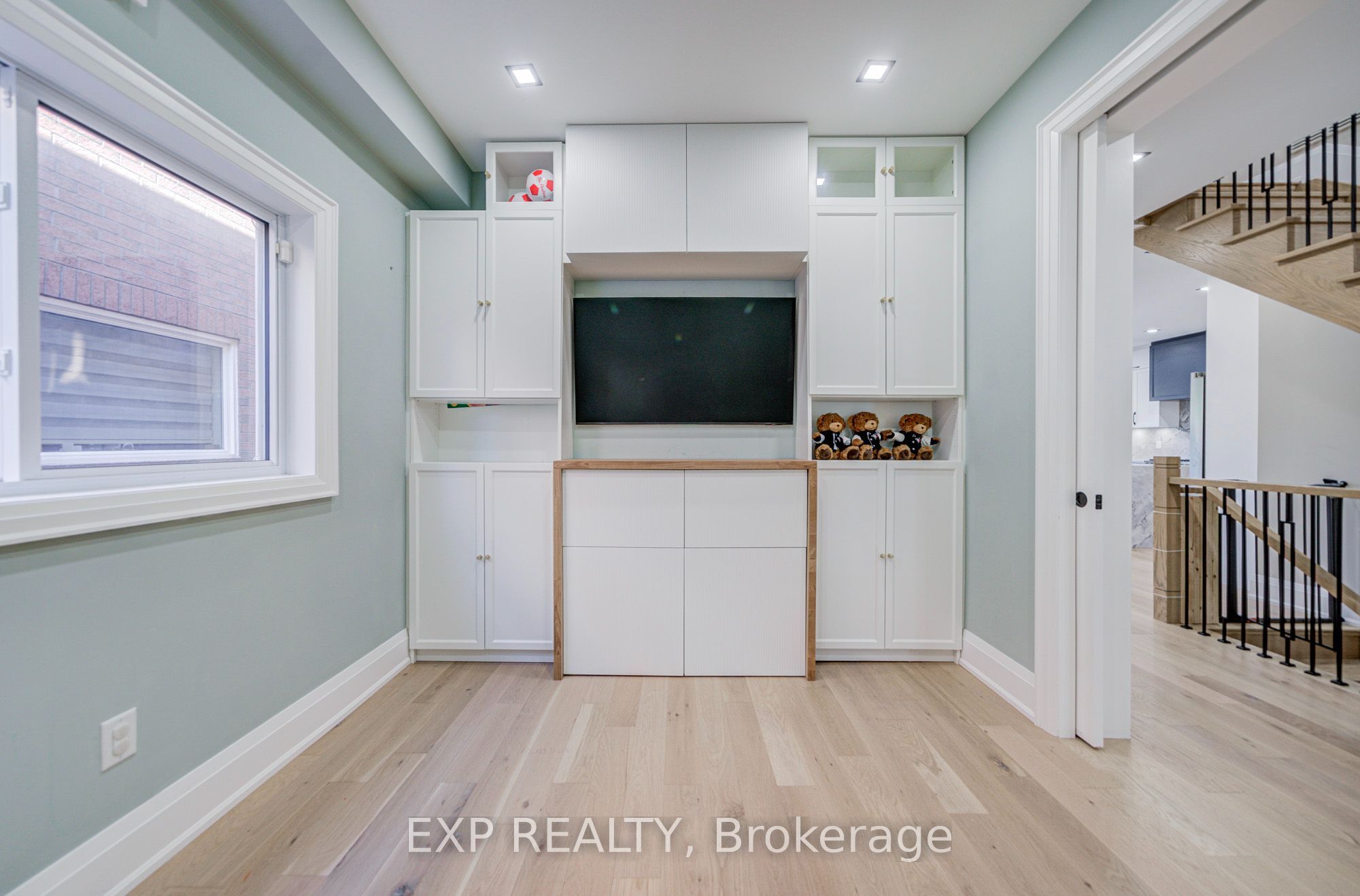 779 Mclaren Street Property Photo 22