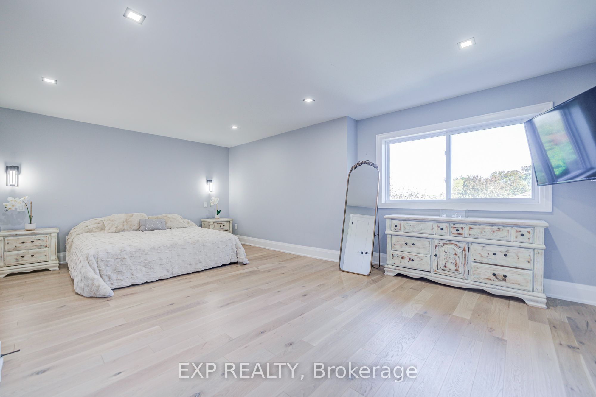 779 Mclaren Street Property Photo 24