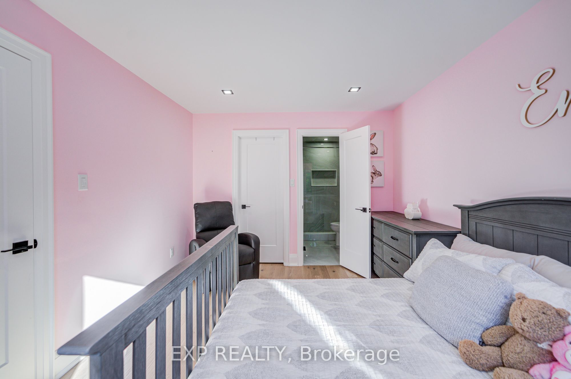 779 Mclaren Street Property Photo 43