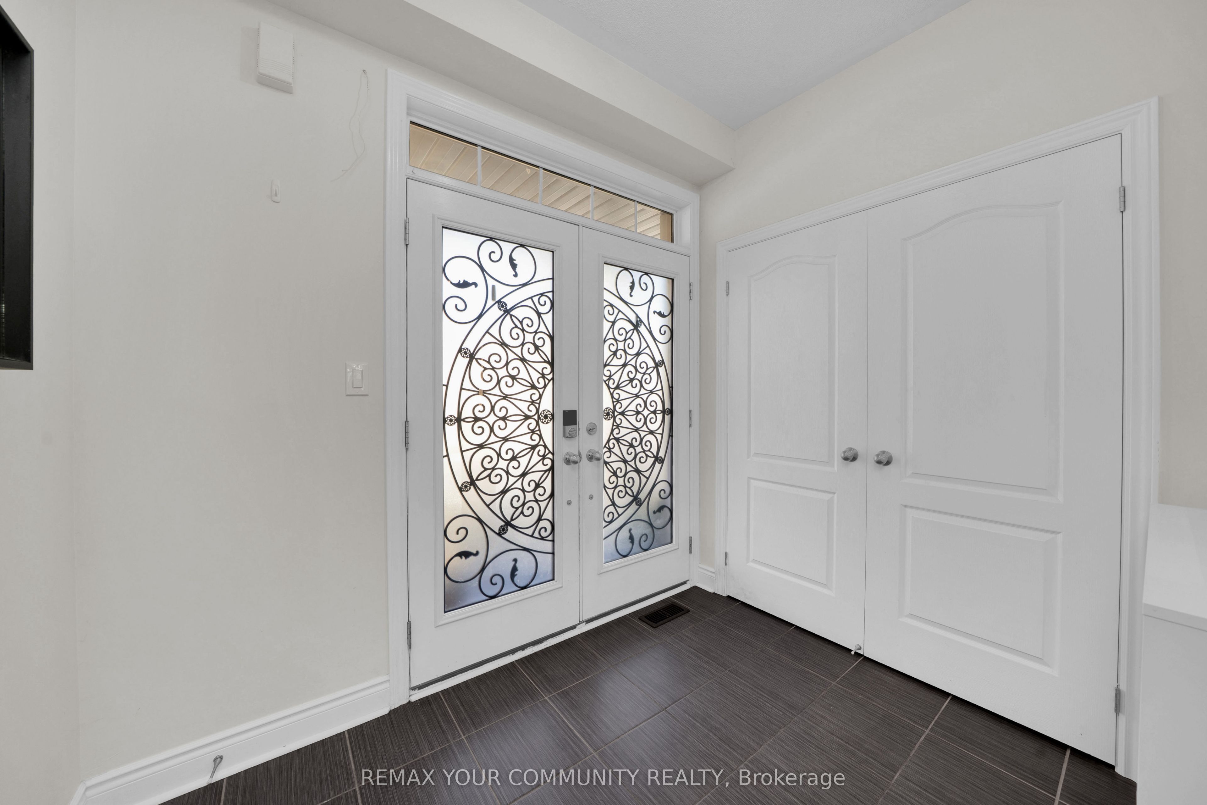 1042 Wilbur Pipher Circle Property Photo 2