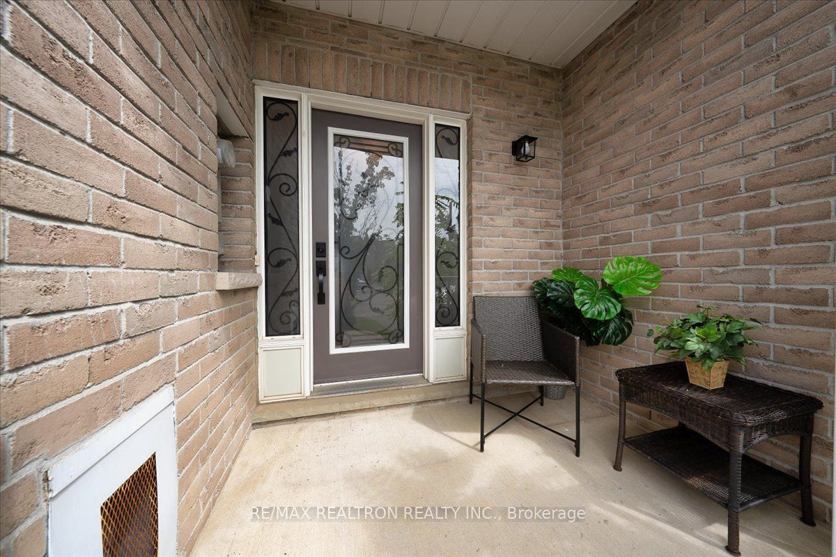 106 Lowther Avenue Property Photo 7