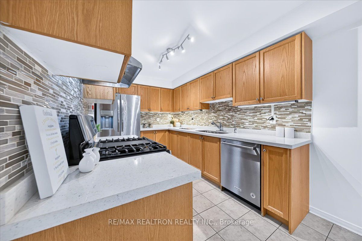 106 Lowther Avenue Property Photo 22