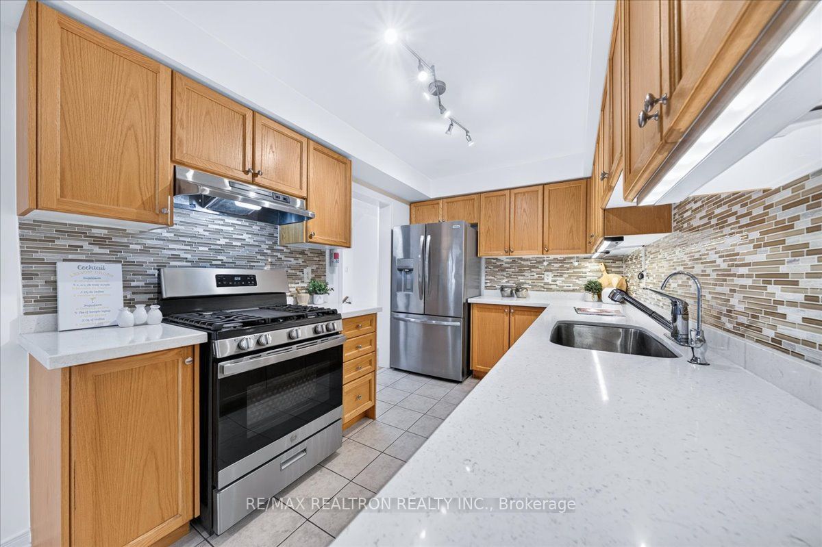 106 Lowther Avenue Property Photo 23