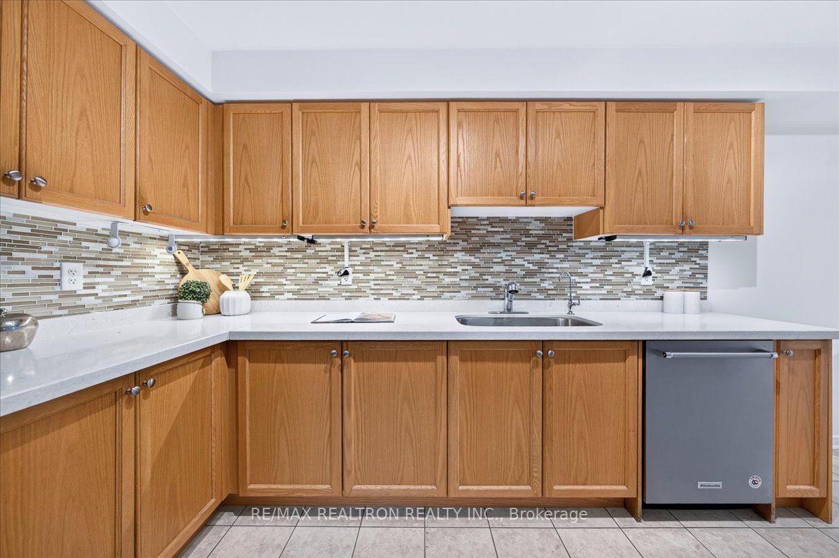 106 Lowther Avenue Property Photo 27