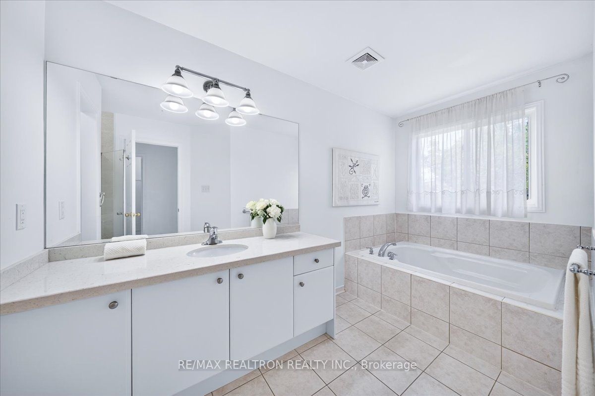 106 Lowther Avenue Property Photo 33