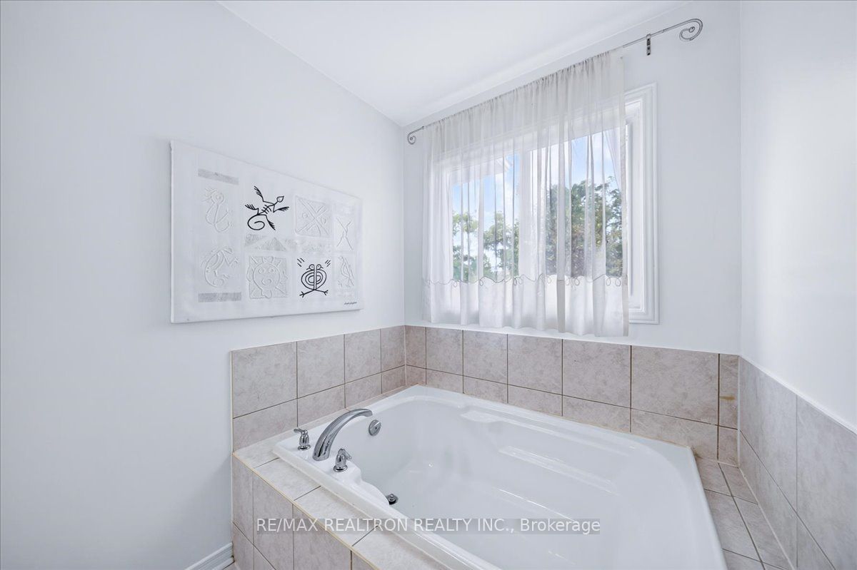 106 Lowther Avenue Property Photo 34