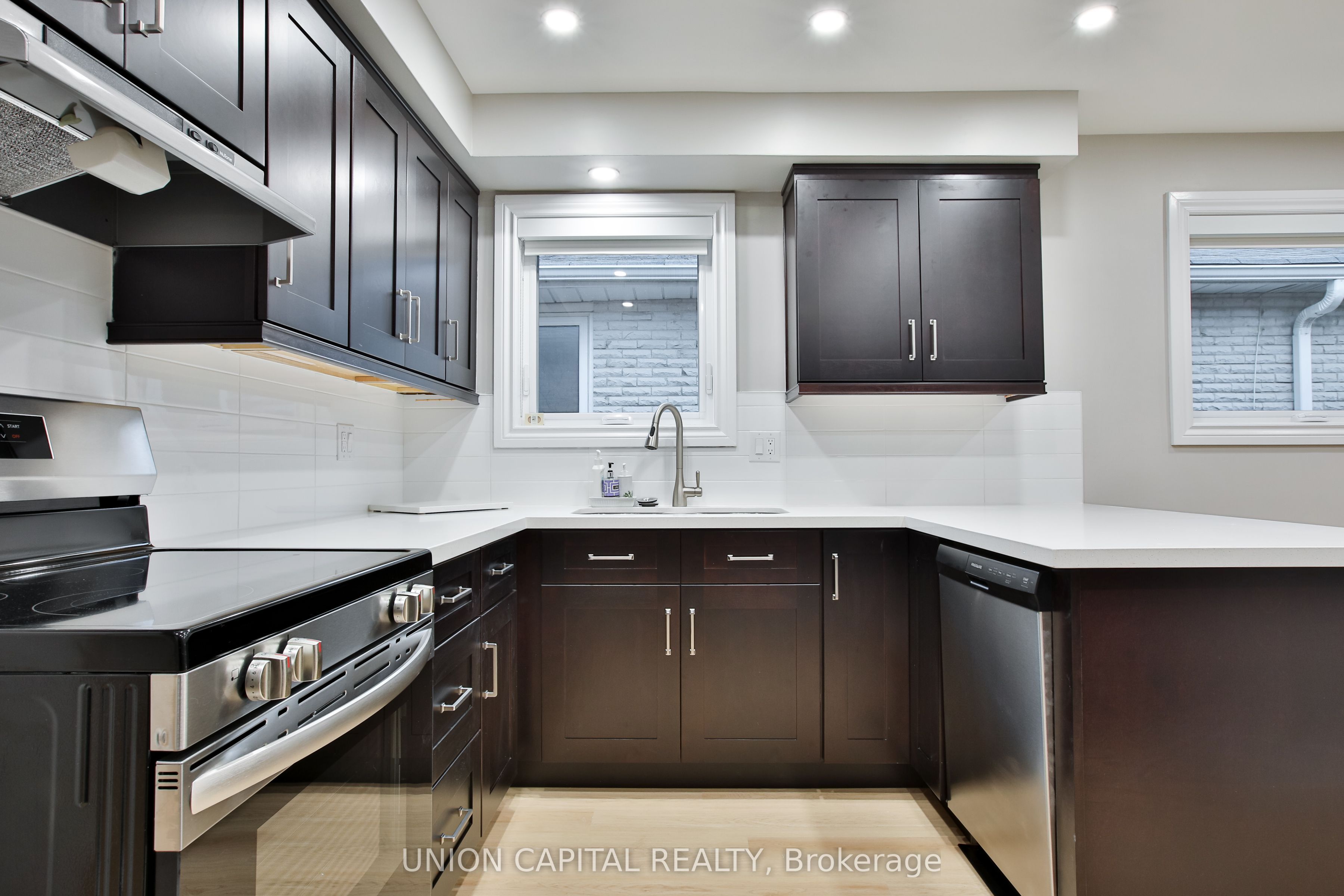 131 Romfield Circuit Upper Property Photo 4