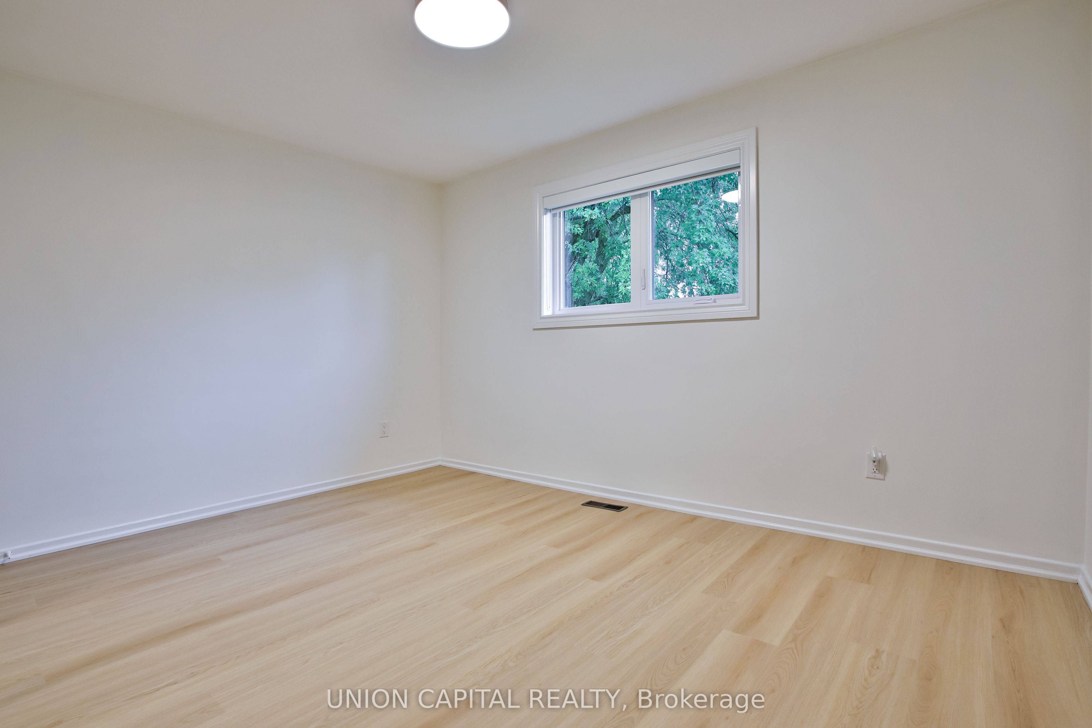 131 Romfield Circuit Upper Property Photo 7