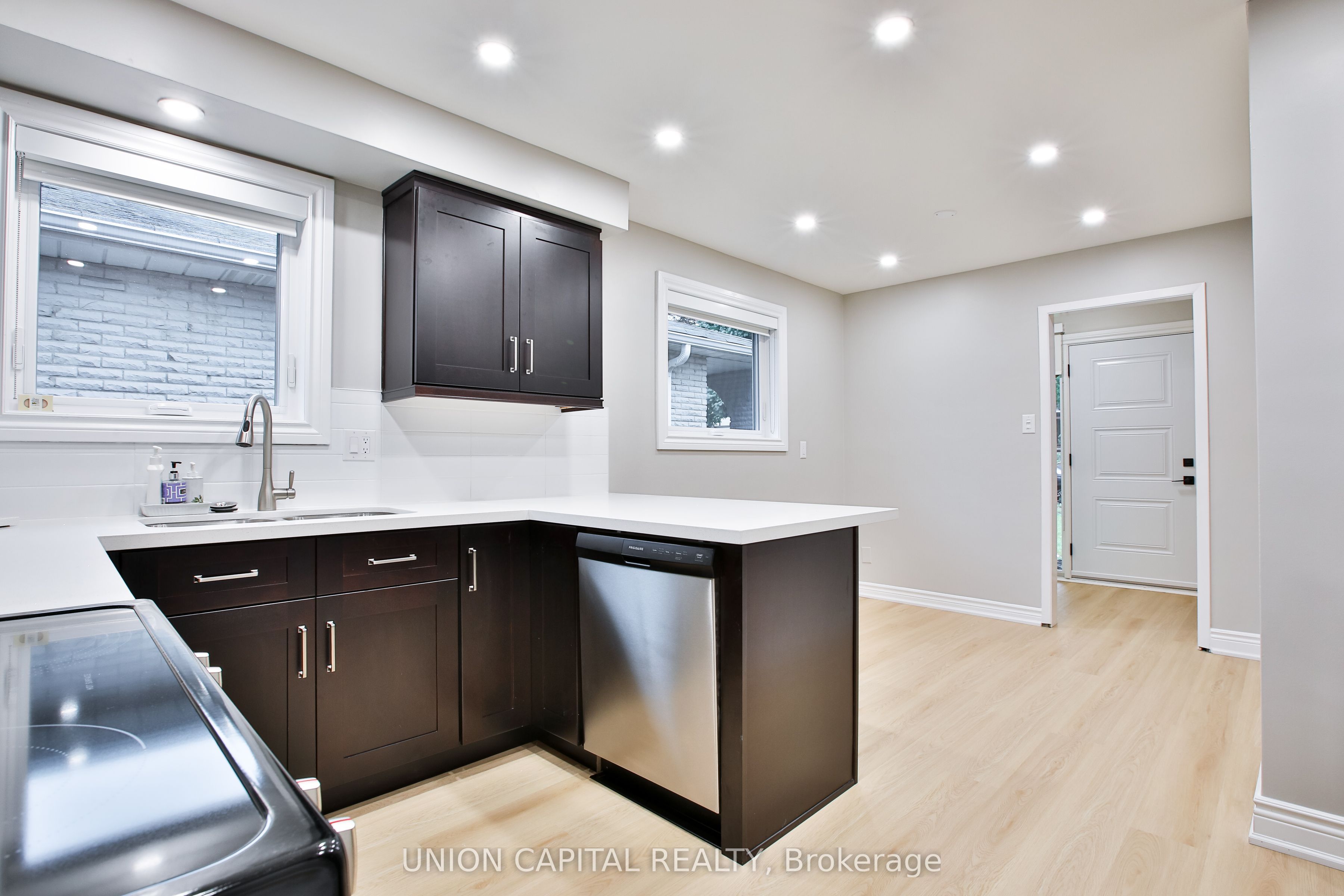 131 Romfield Circuit Upper Property Photo 16