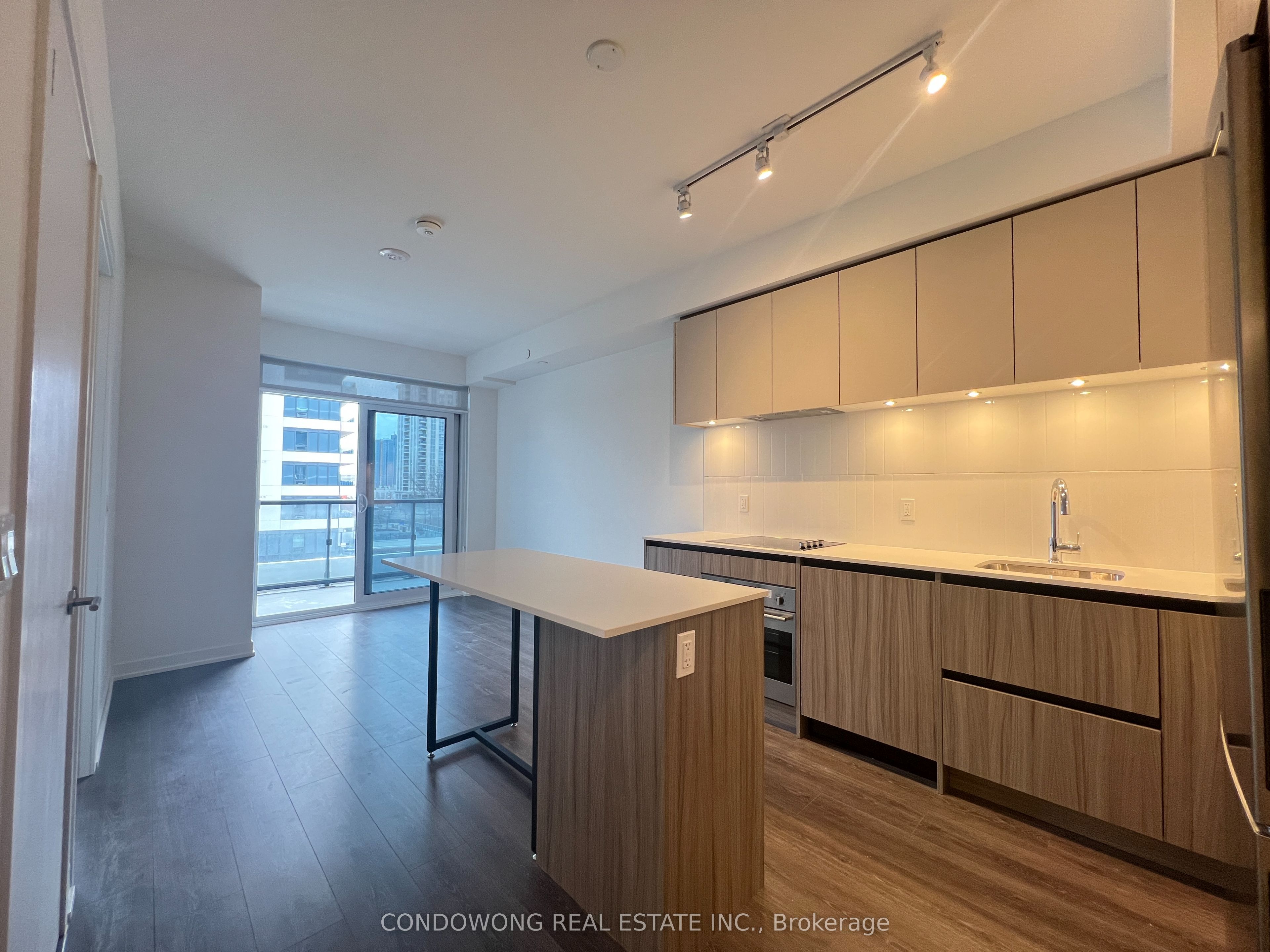 7950 Bathurst Street 518 Property Photo 1