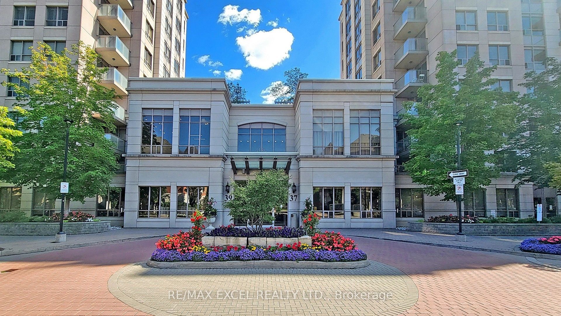37 Galleria Parkway 202 Property Photo 3