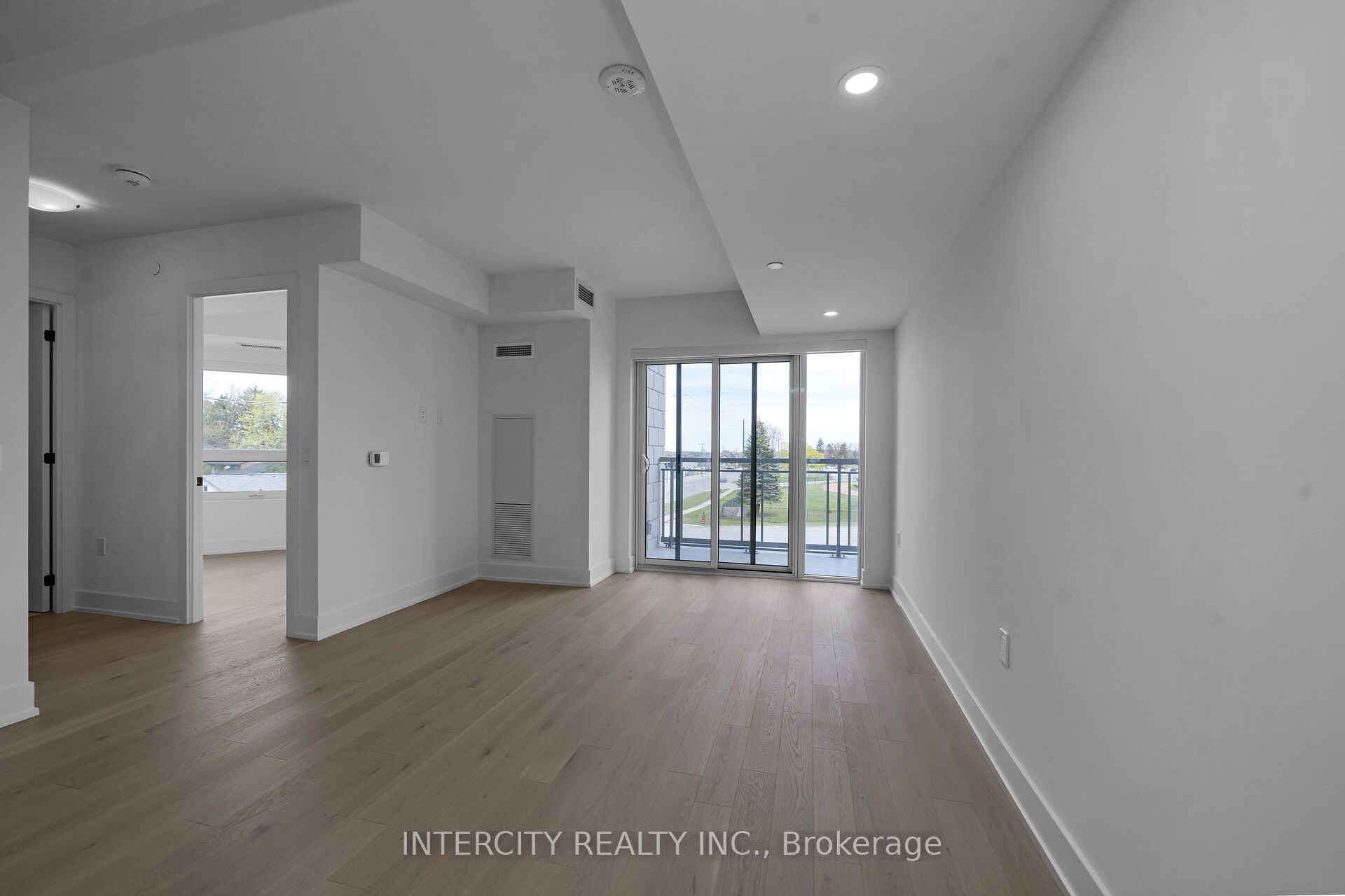 2075 King Road 240 Property Photo 14