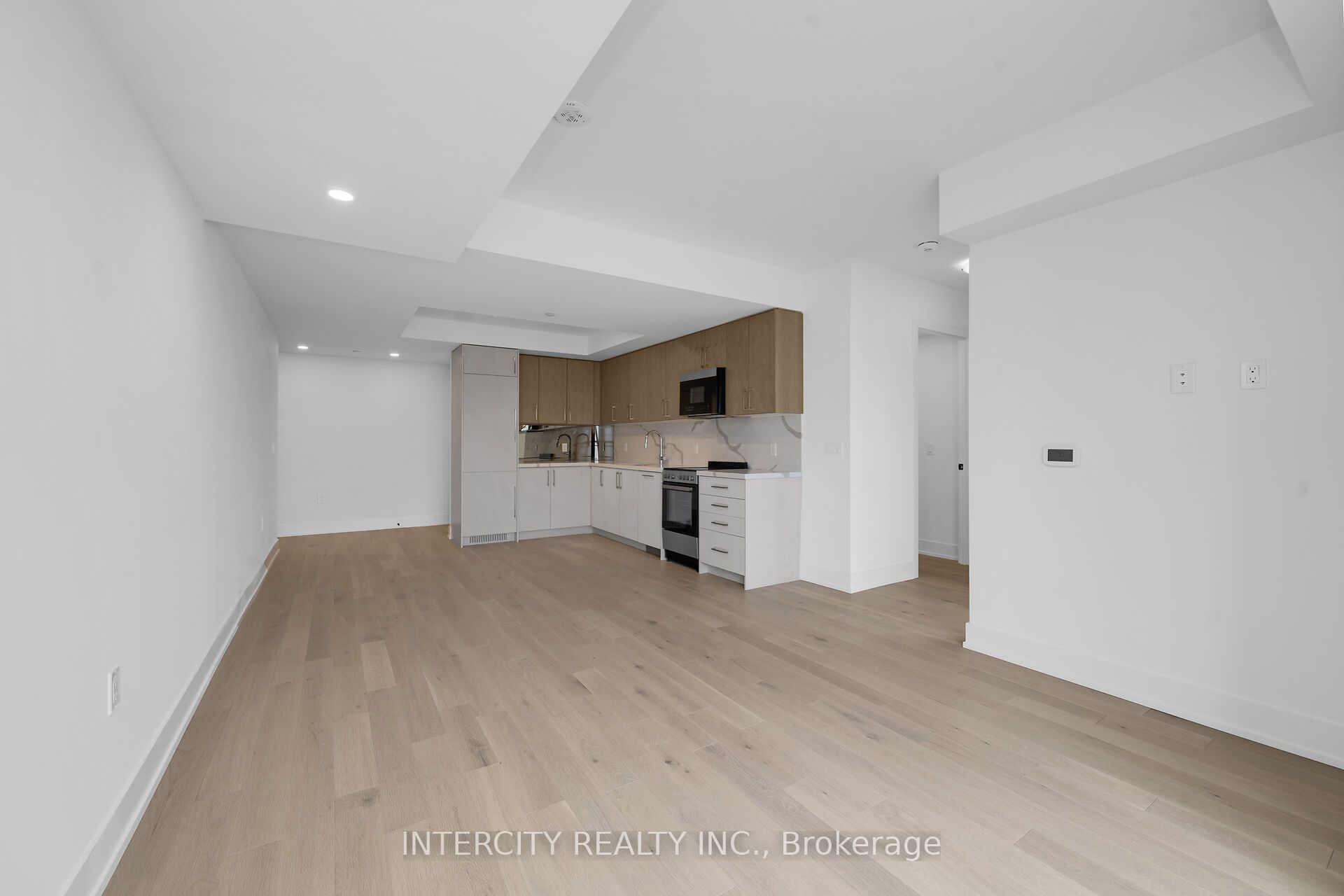 2075 King Road 240 Property Photo 15