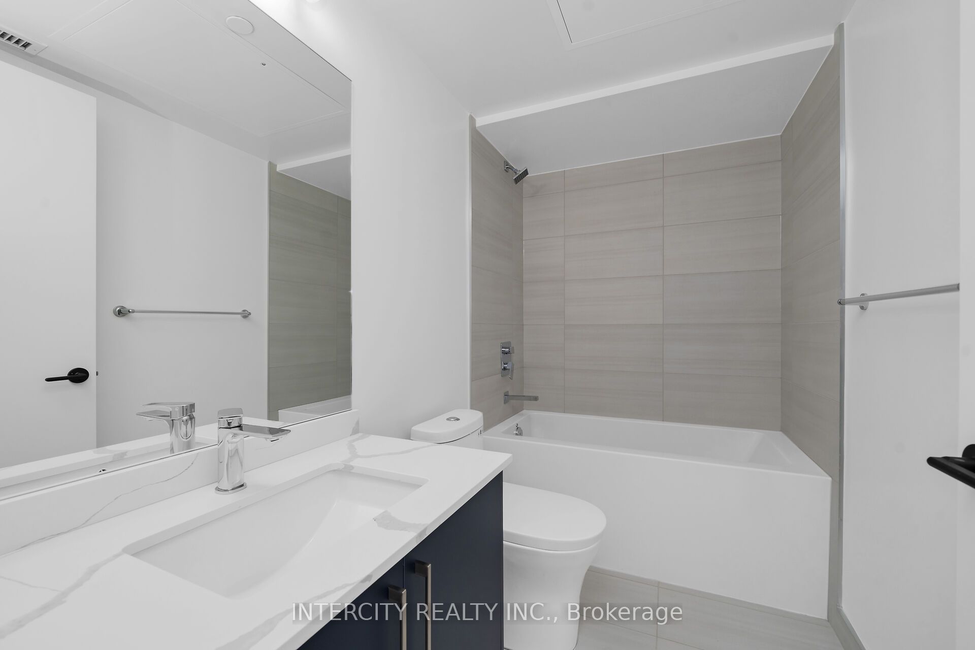 2075 King Road 240 Property Photo 21