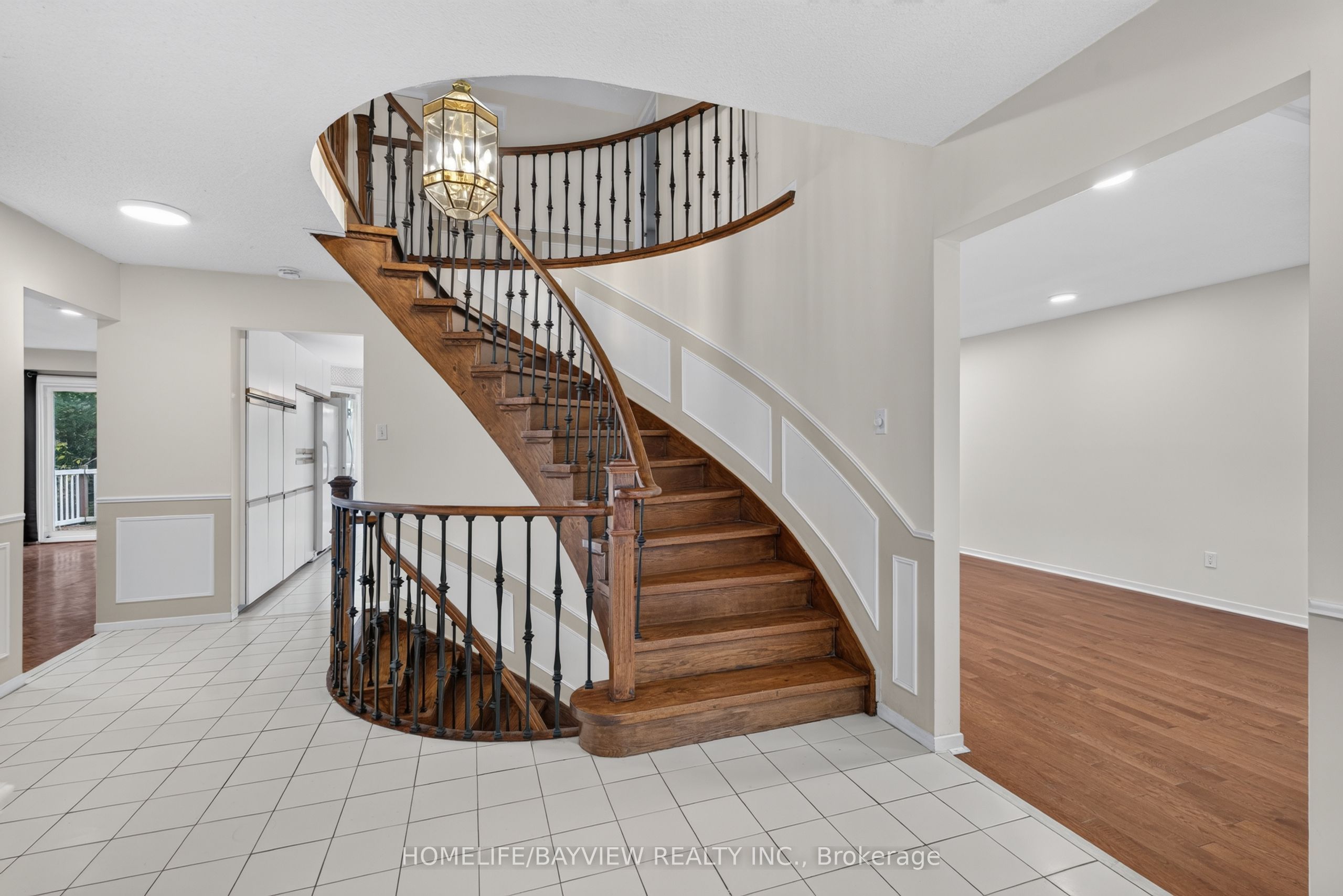 183 Old Surrey Lane Main And Second Property Photo 2