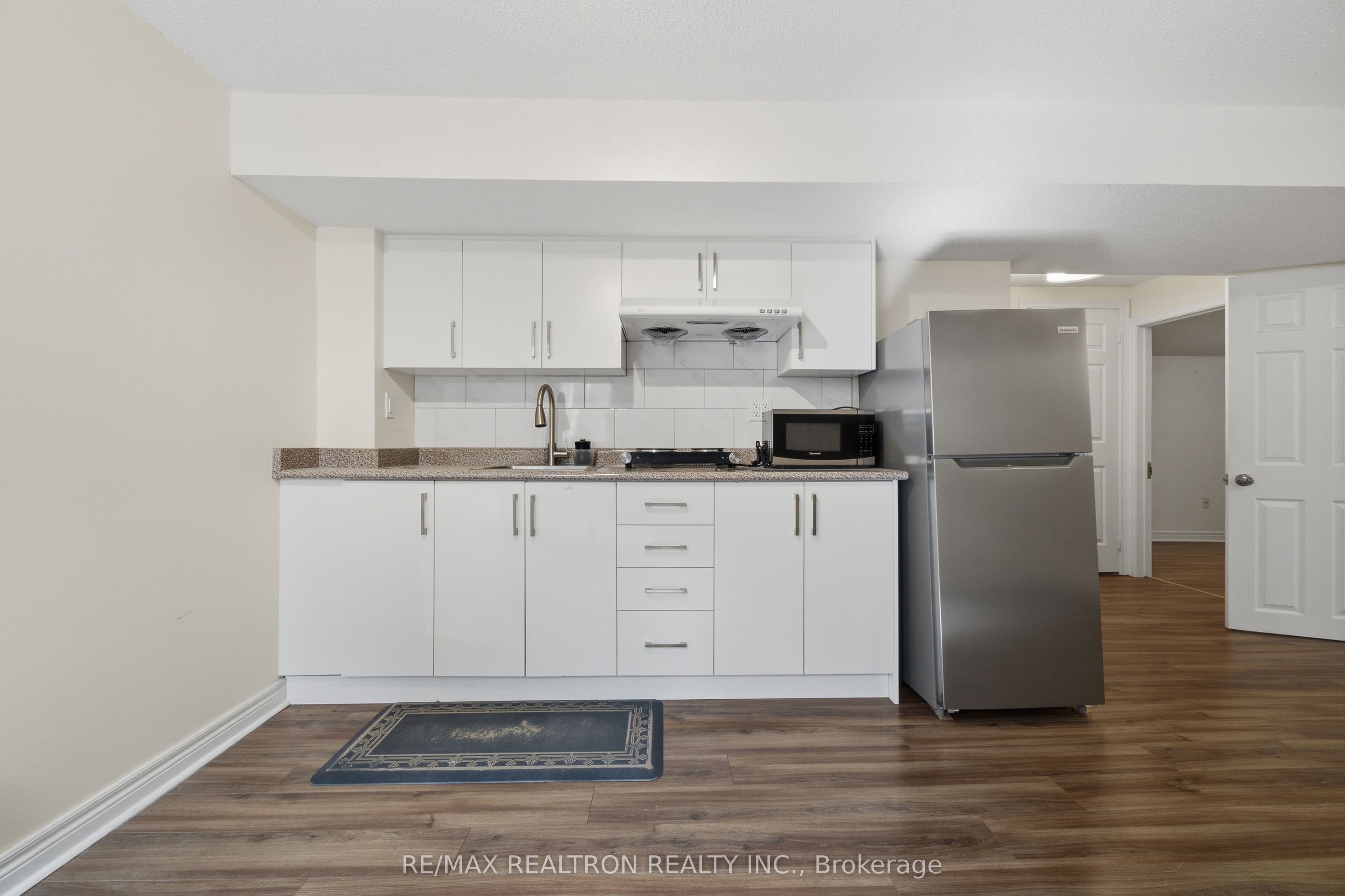 27 Watkins Glen Crescent Property Photo 6