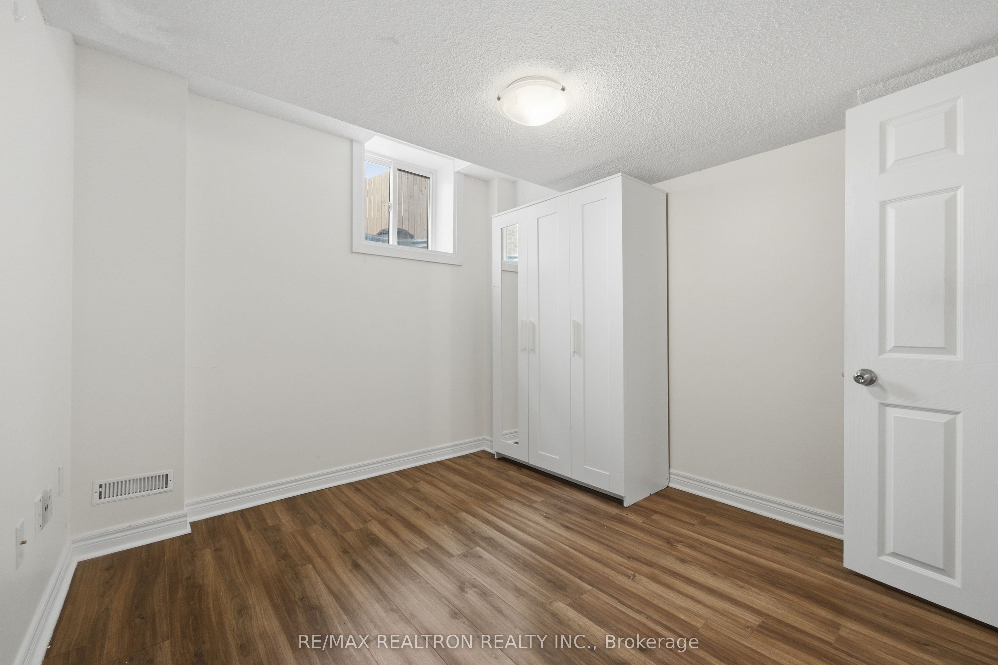 27 Watkins Glen Crescent Property Photo 13