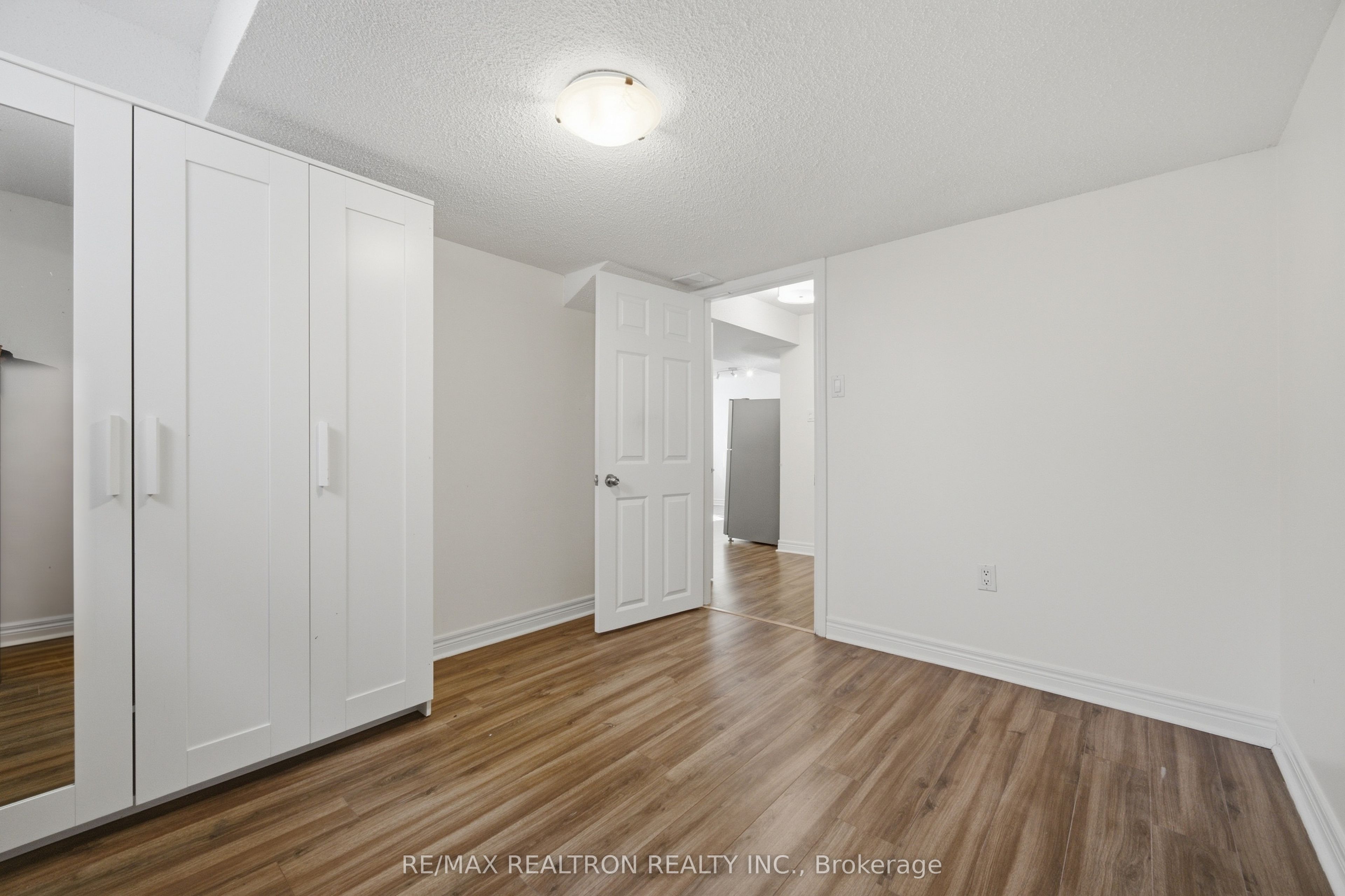 27 Watkins Glen Crescent Property Photo 14