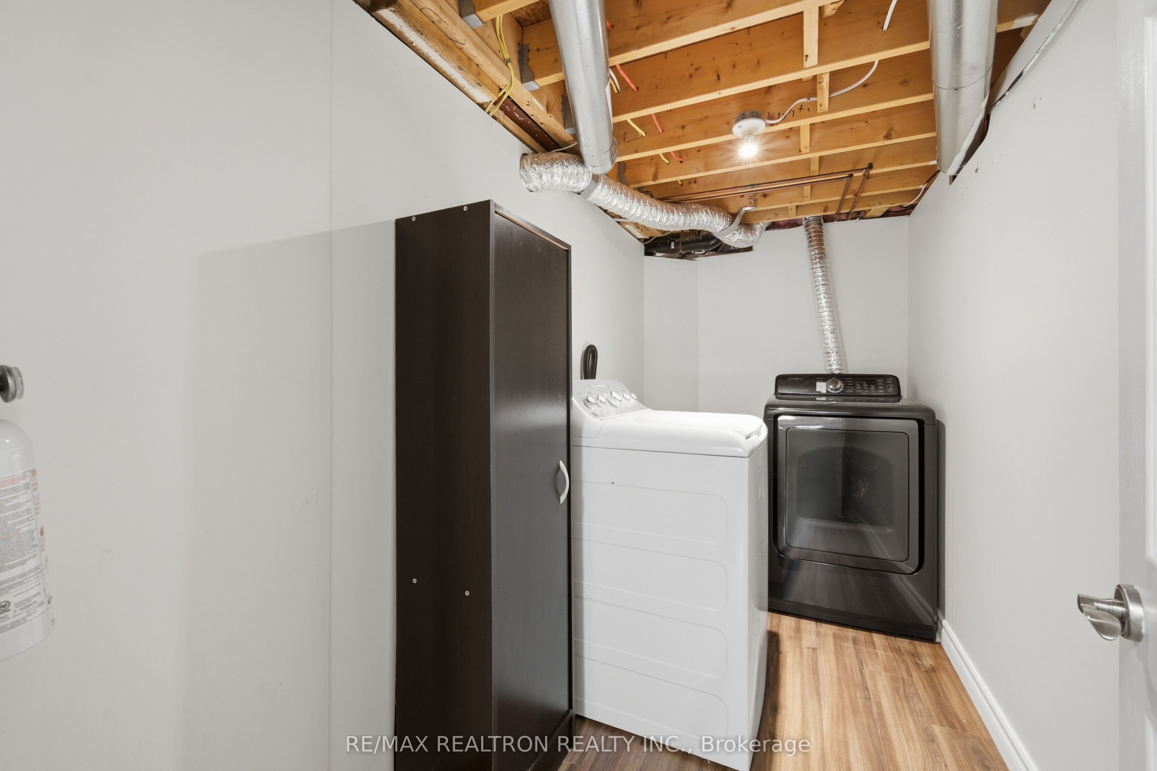 27 Watkins Glen Crescent Property Photo 15