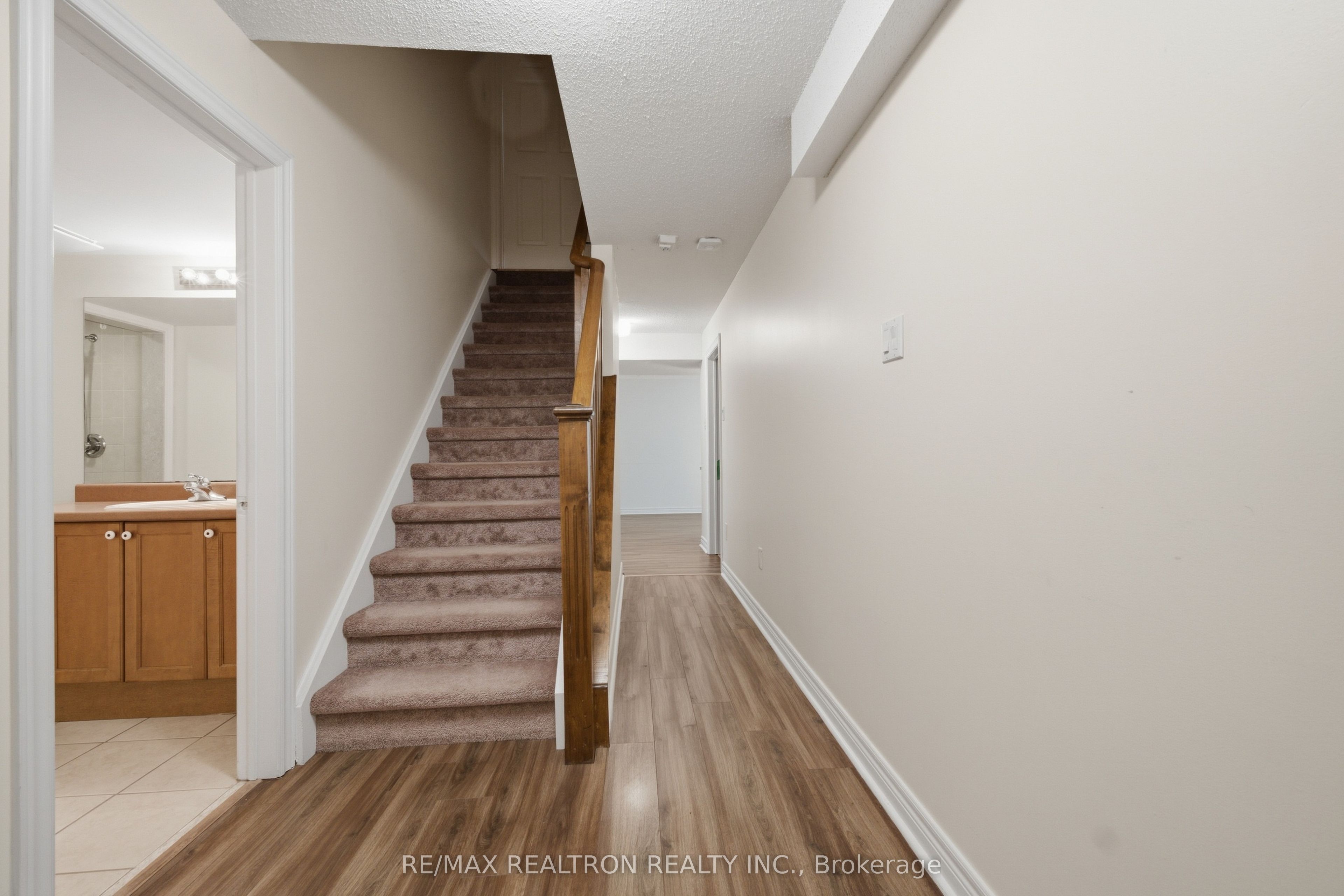 27 Watkins Glen Crescent Property Photo 17