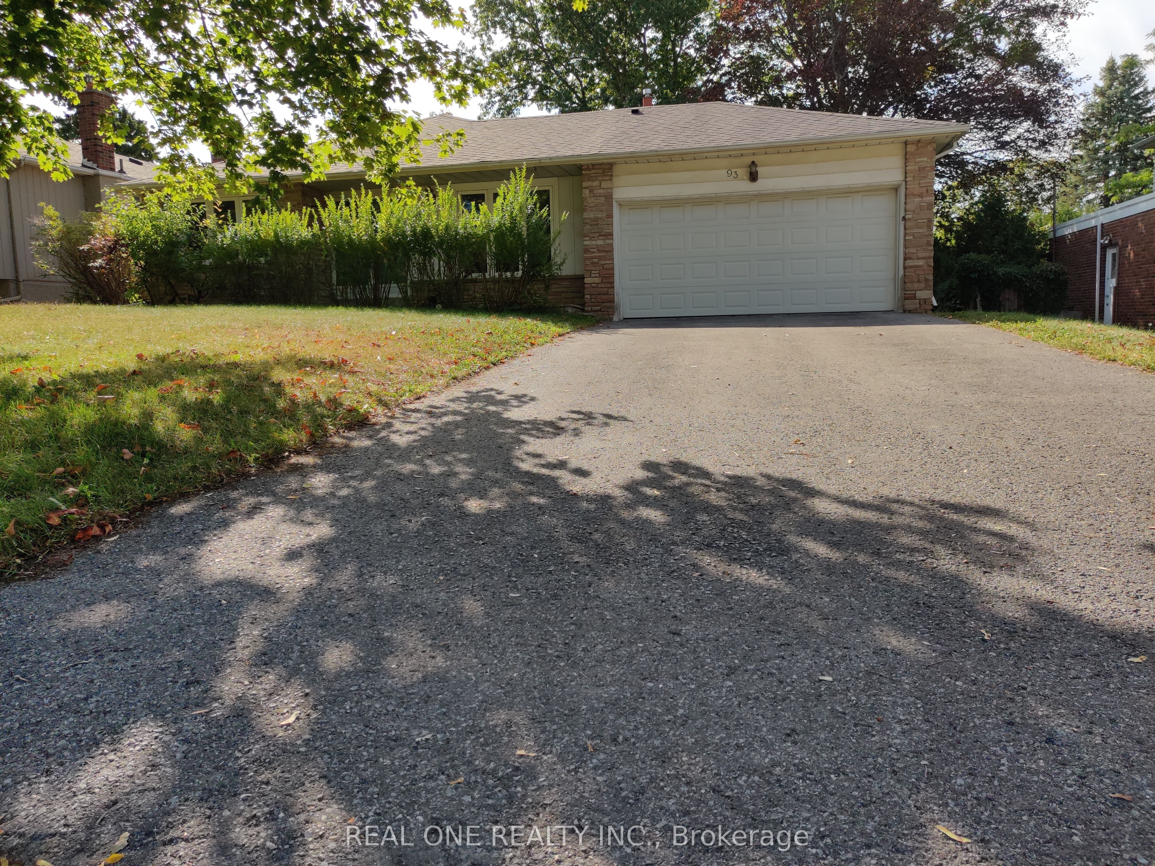 93 Southdale Drive Upper Property Photo 1