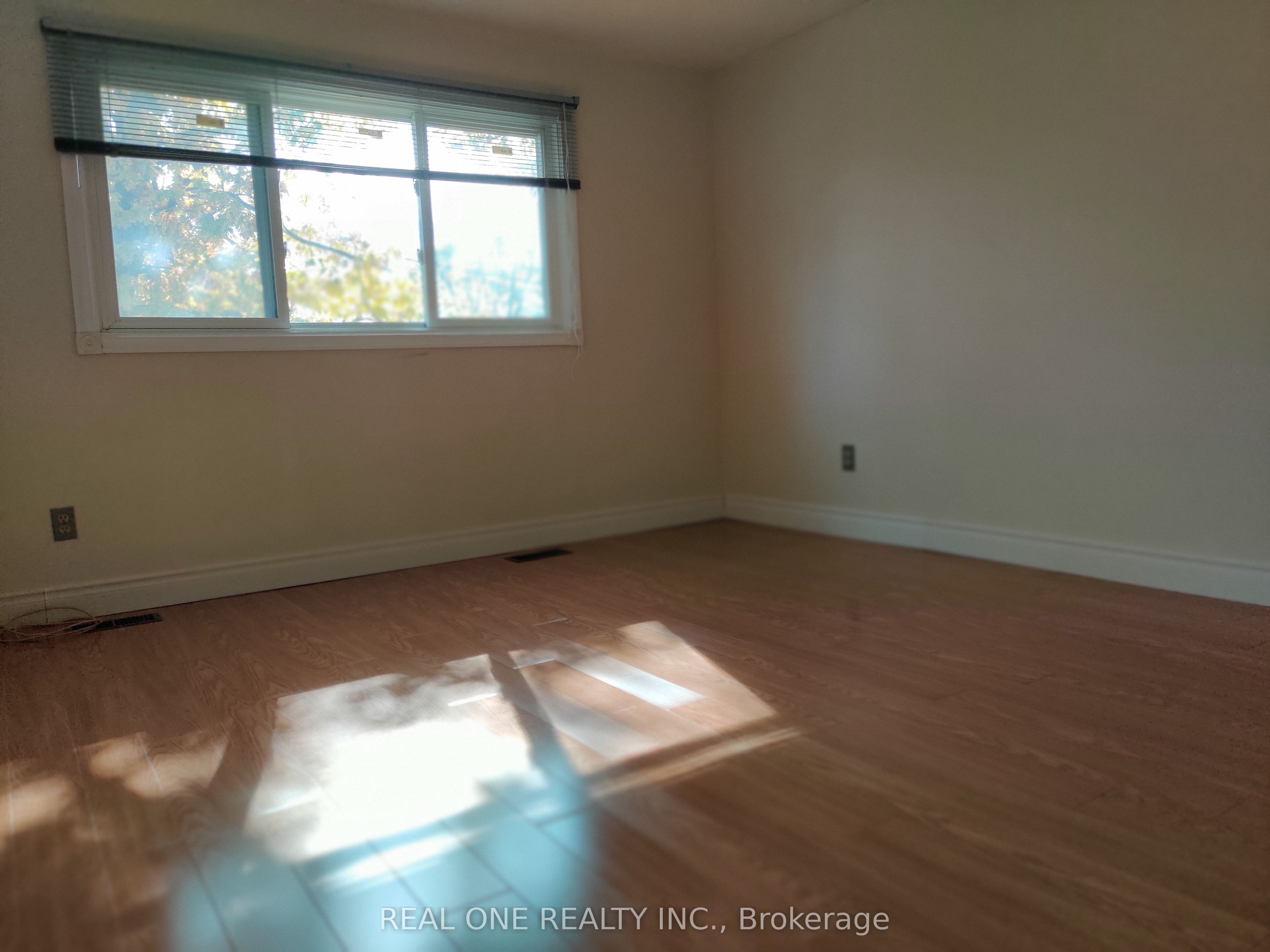 93 Southdale Drive Upper Property Photo 5