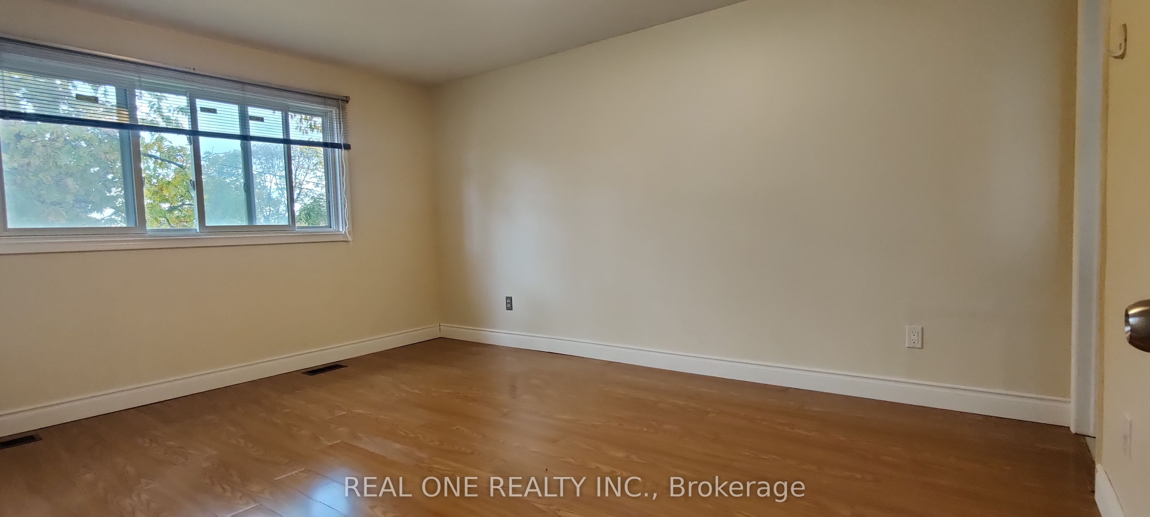 93 Southdale Drive Upper Property Photo 6