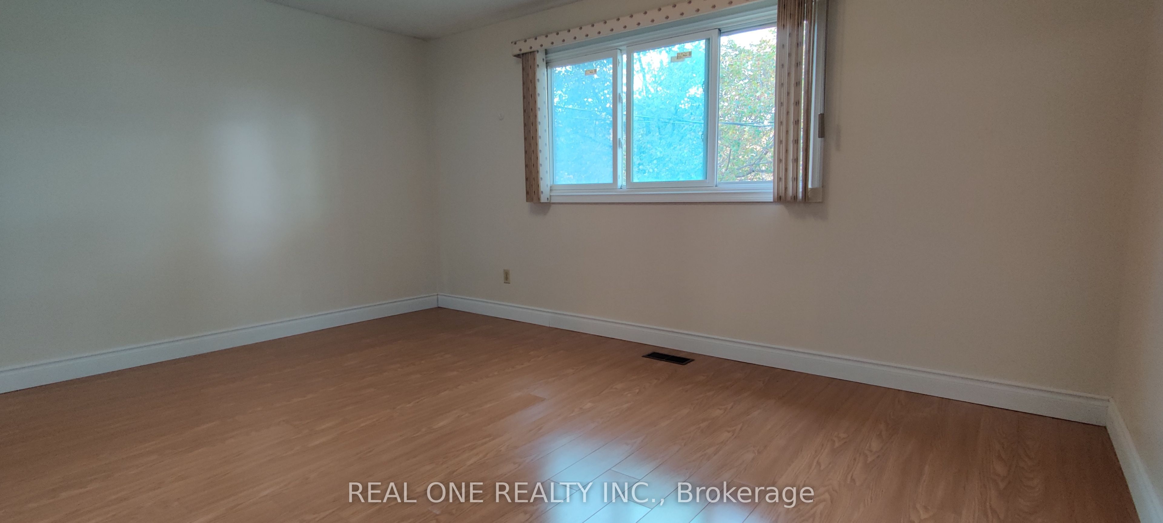 93 Southdale Drive Upper Property Photo 7