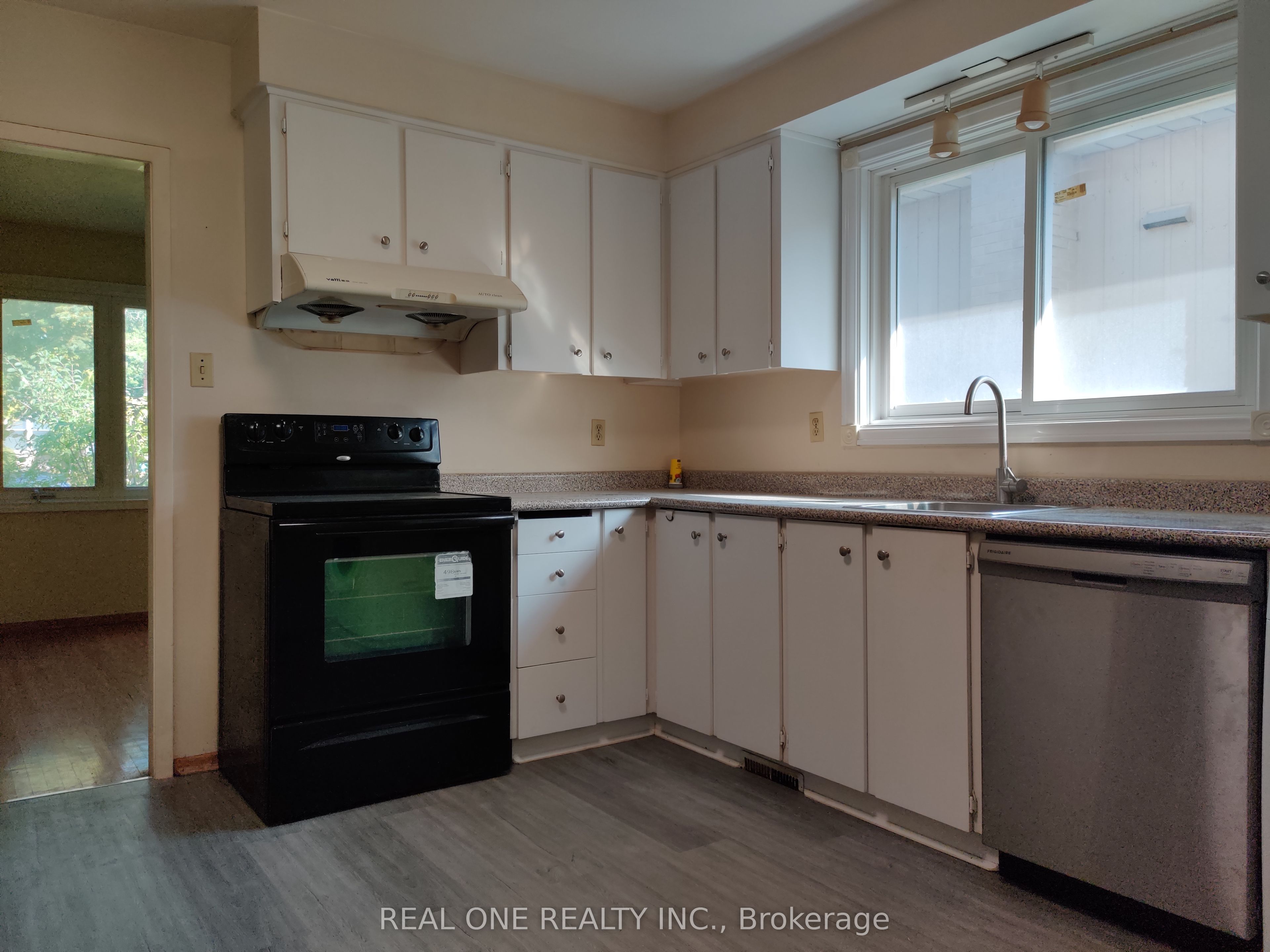 93 Southdale Drive Upper Property Photo 14