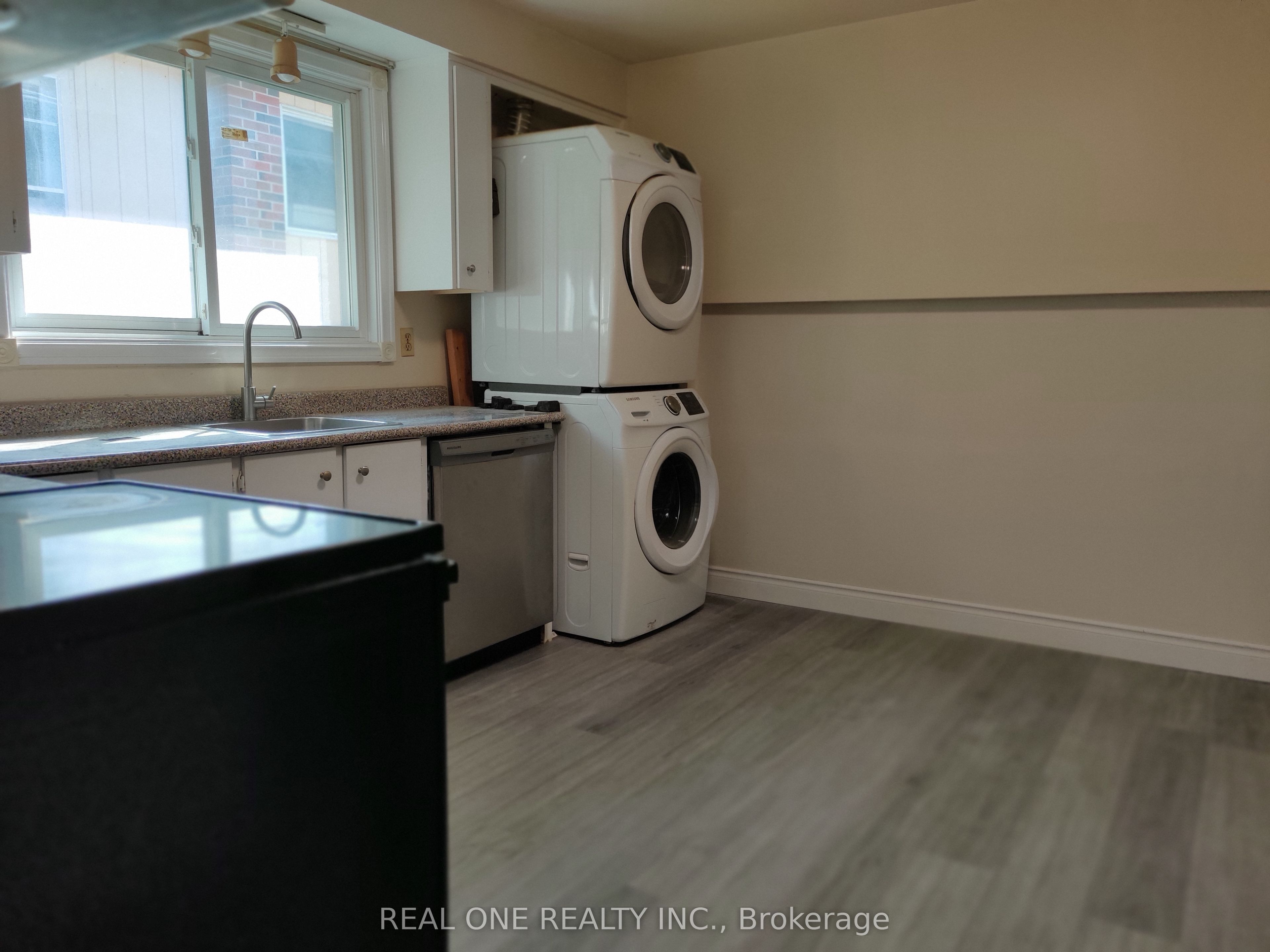 93 Southdale Drive Upper Property Photo 15