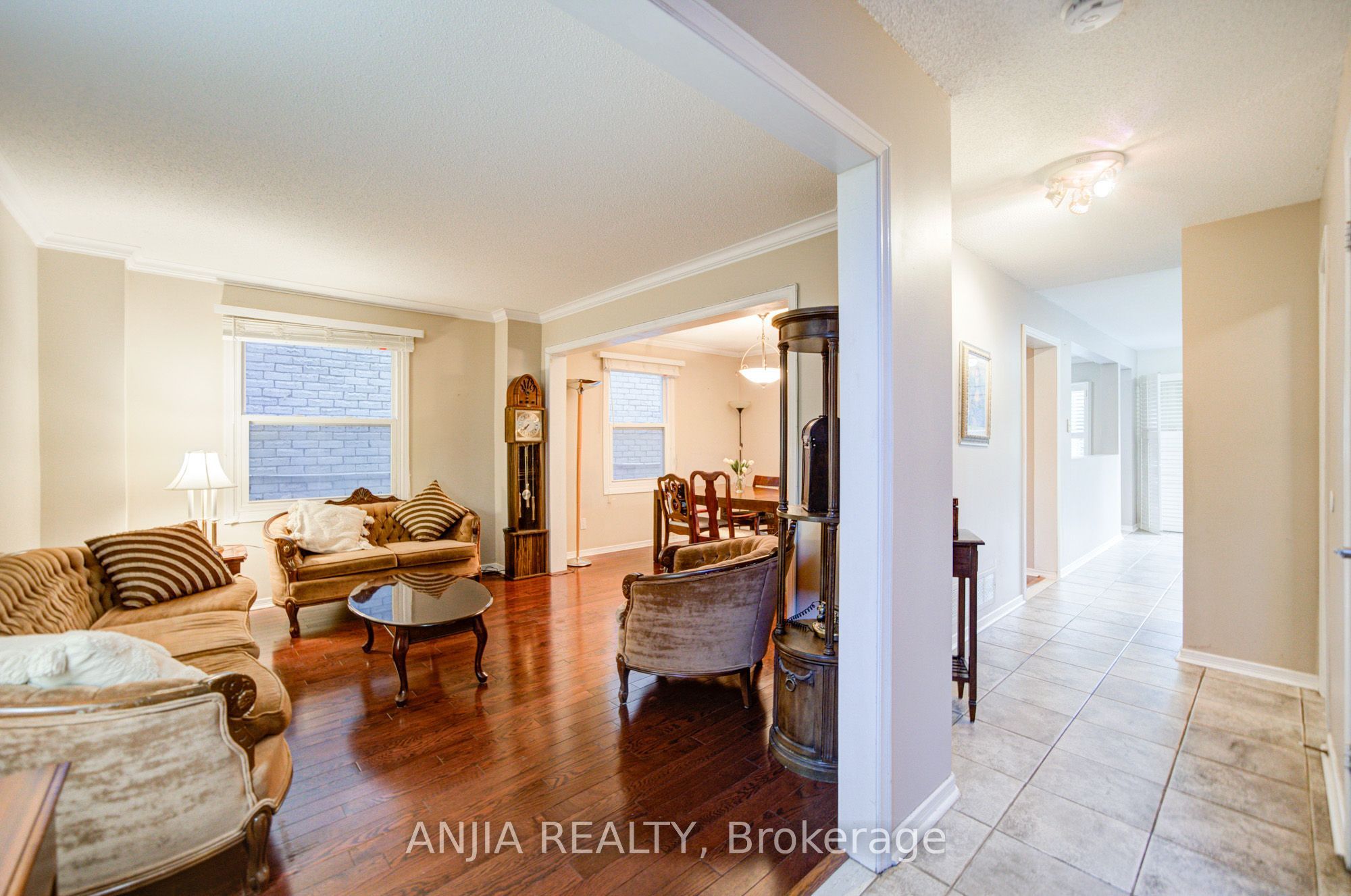 8 Millcroft Way Property Photo 6