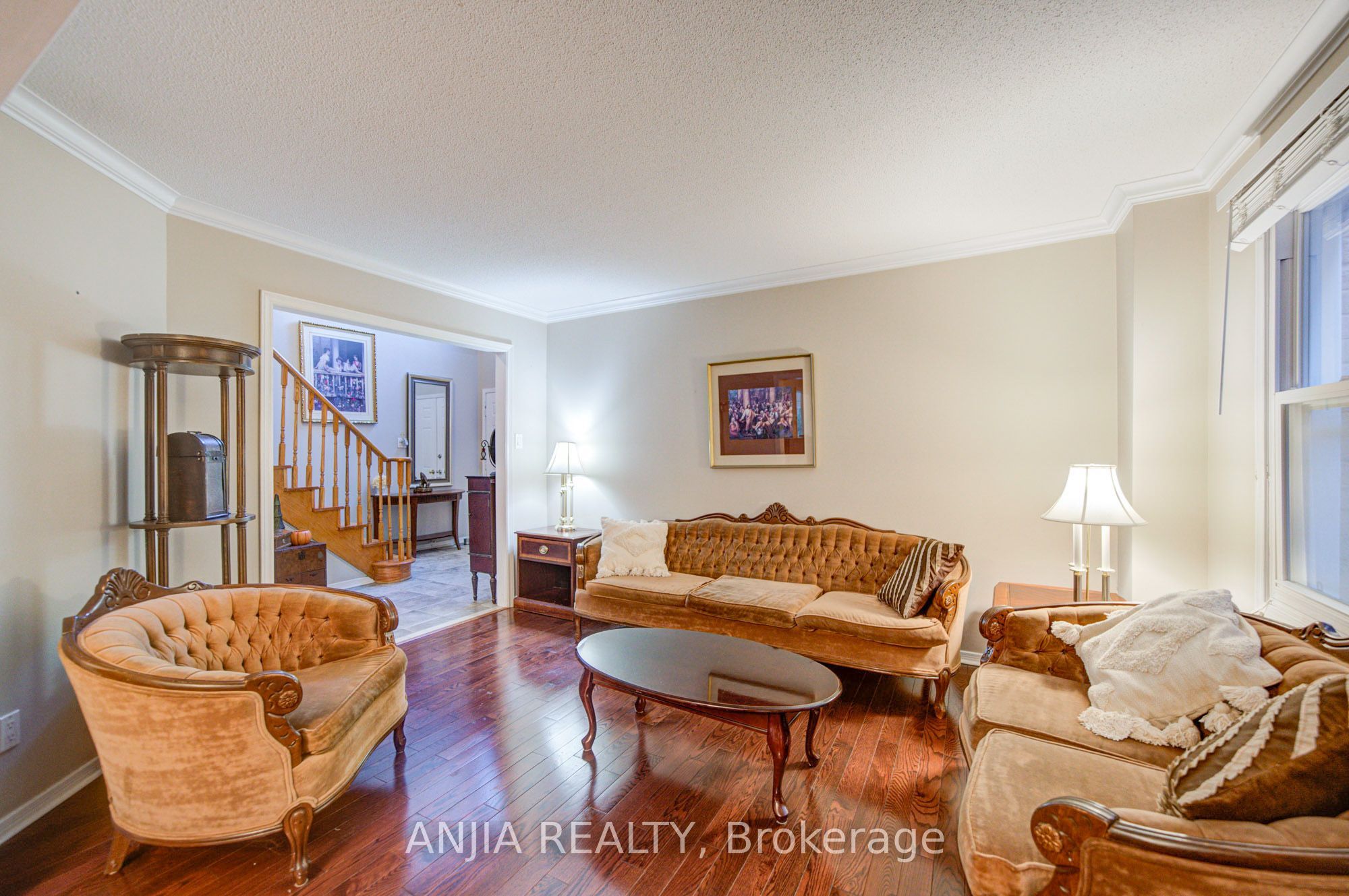 8 Millcroft Way Property Photo 9