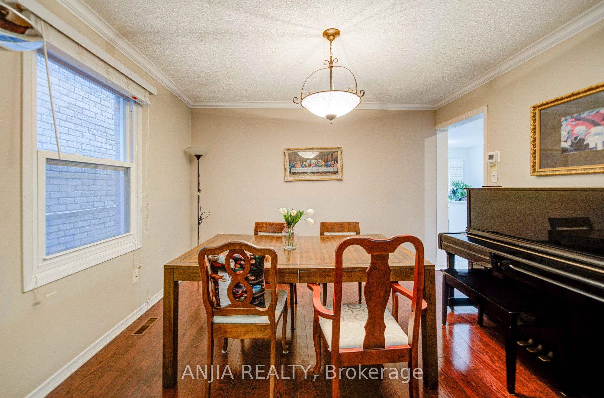 8 Millcroft Way Property Photo 10