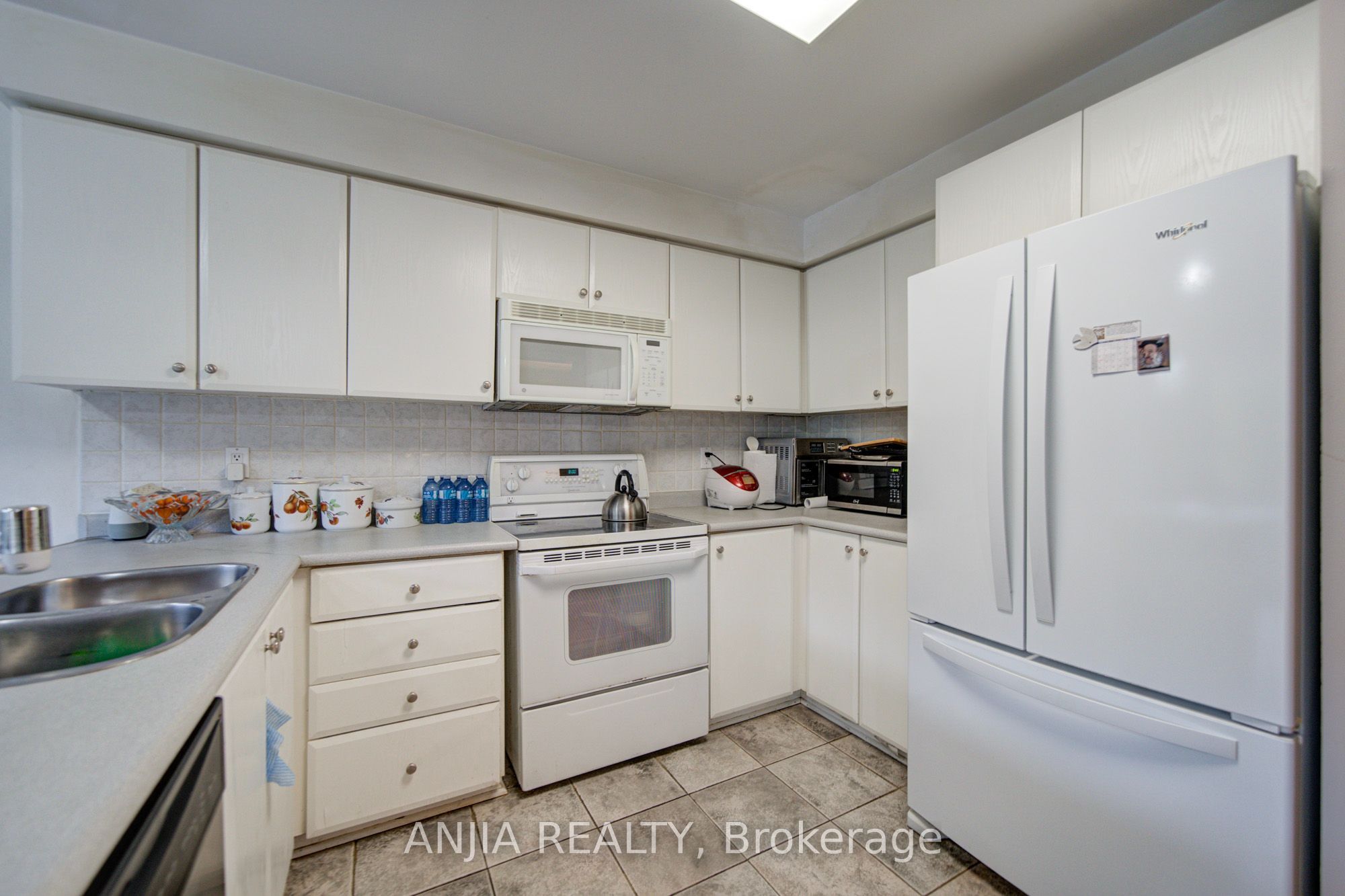 8 Millcroft Way Property Photo 13