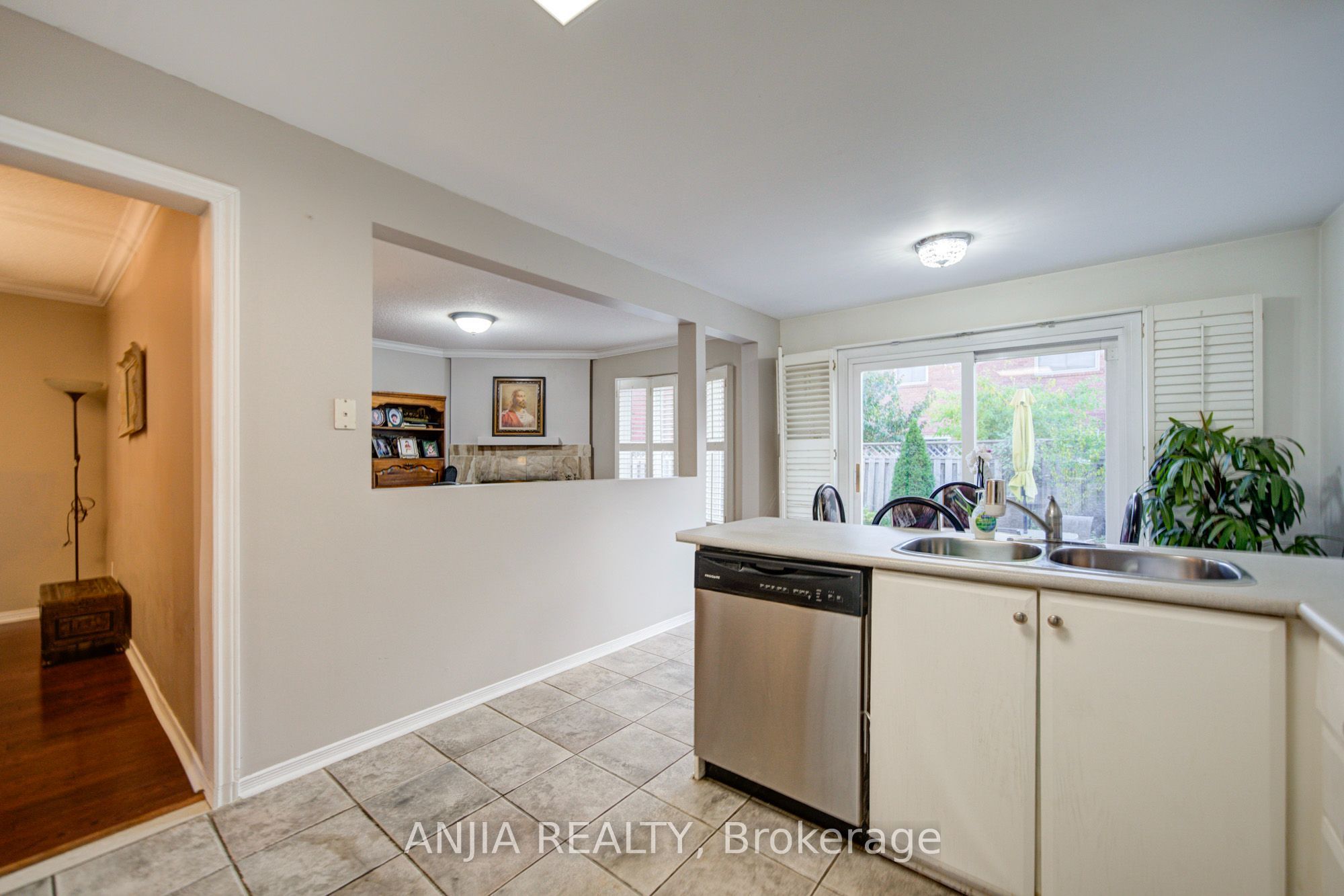 8 Millcroft Way Property Photo 14