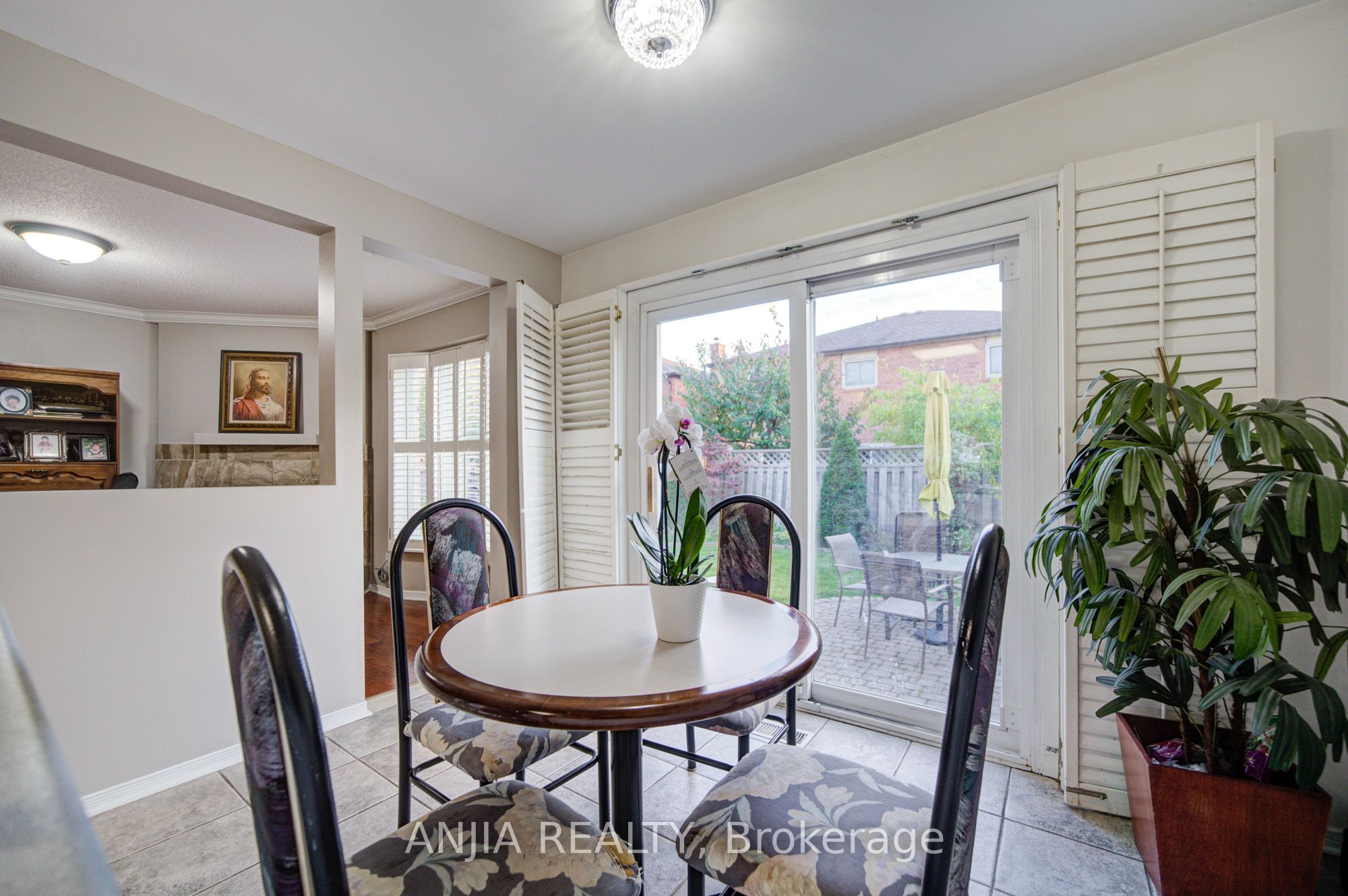 8 Millcroft Way Property Photo 16