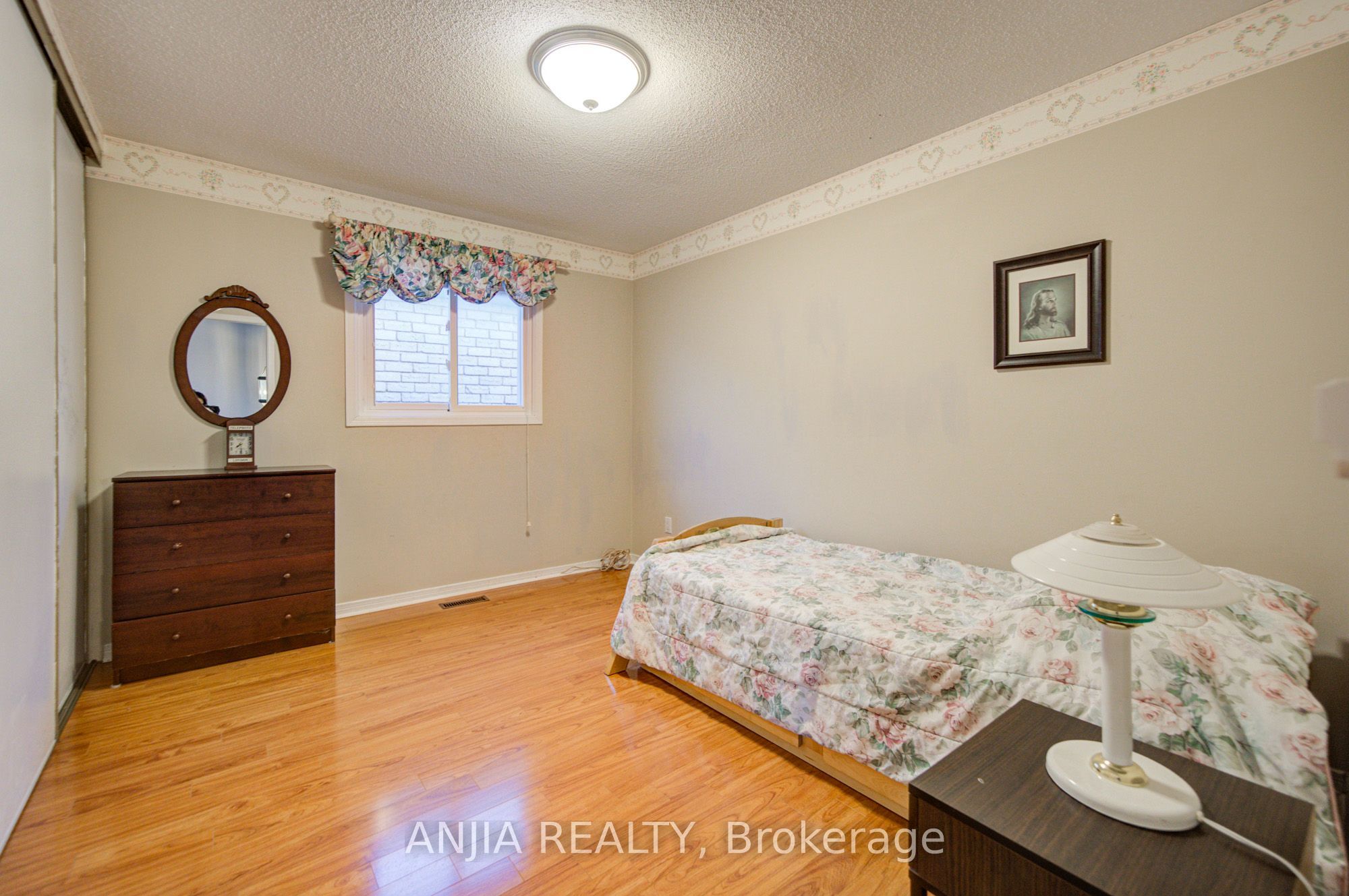 8 Millcroft Way Property Photo 25