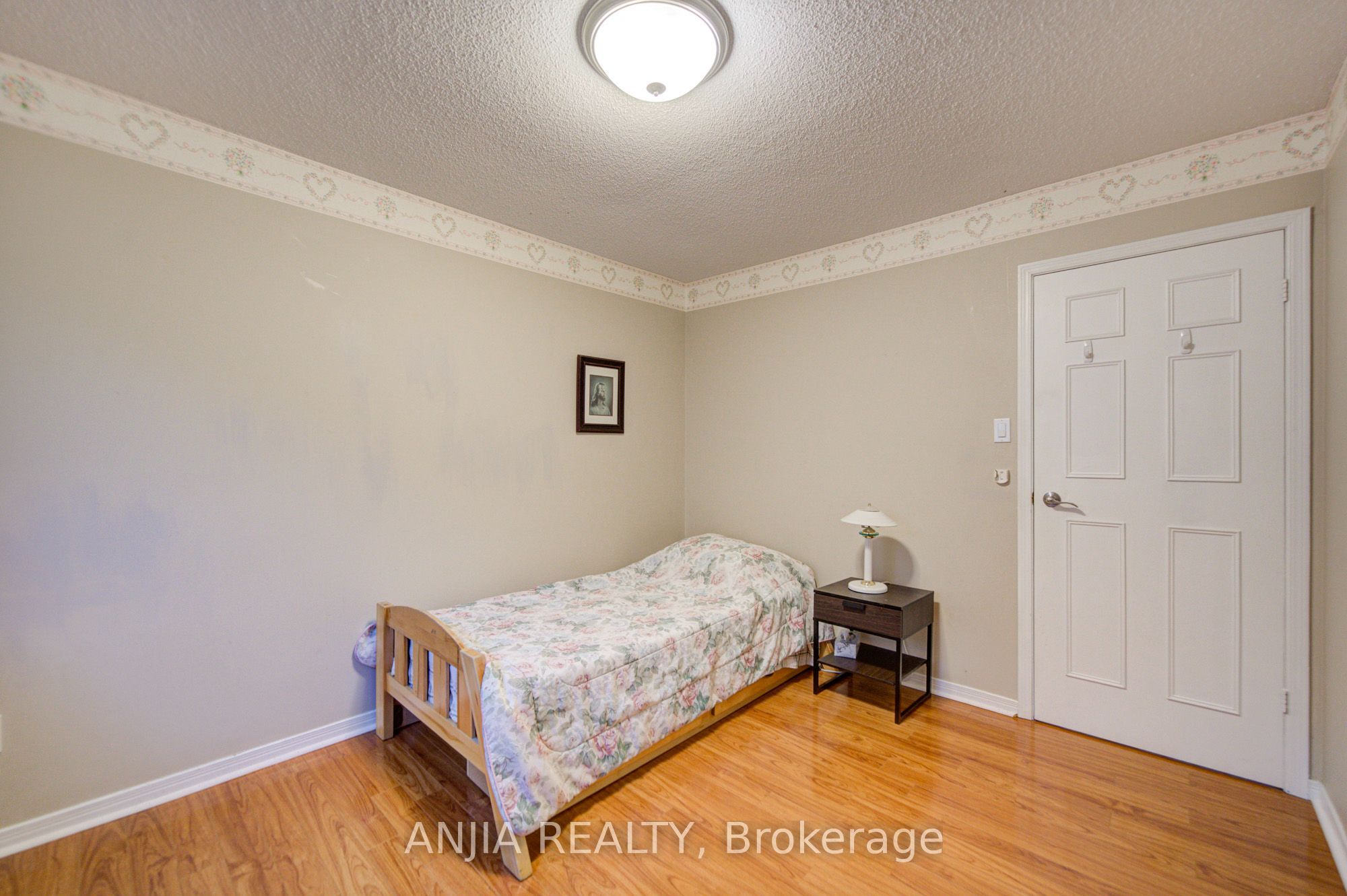 8 Millcroft Way Property Photo 26