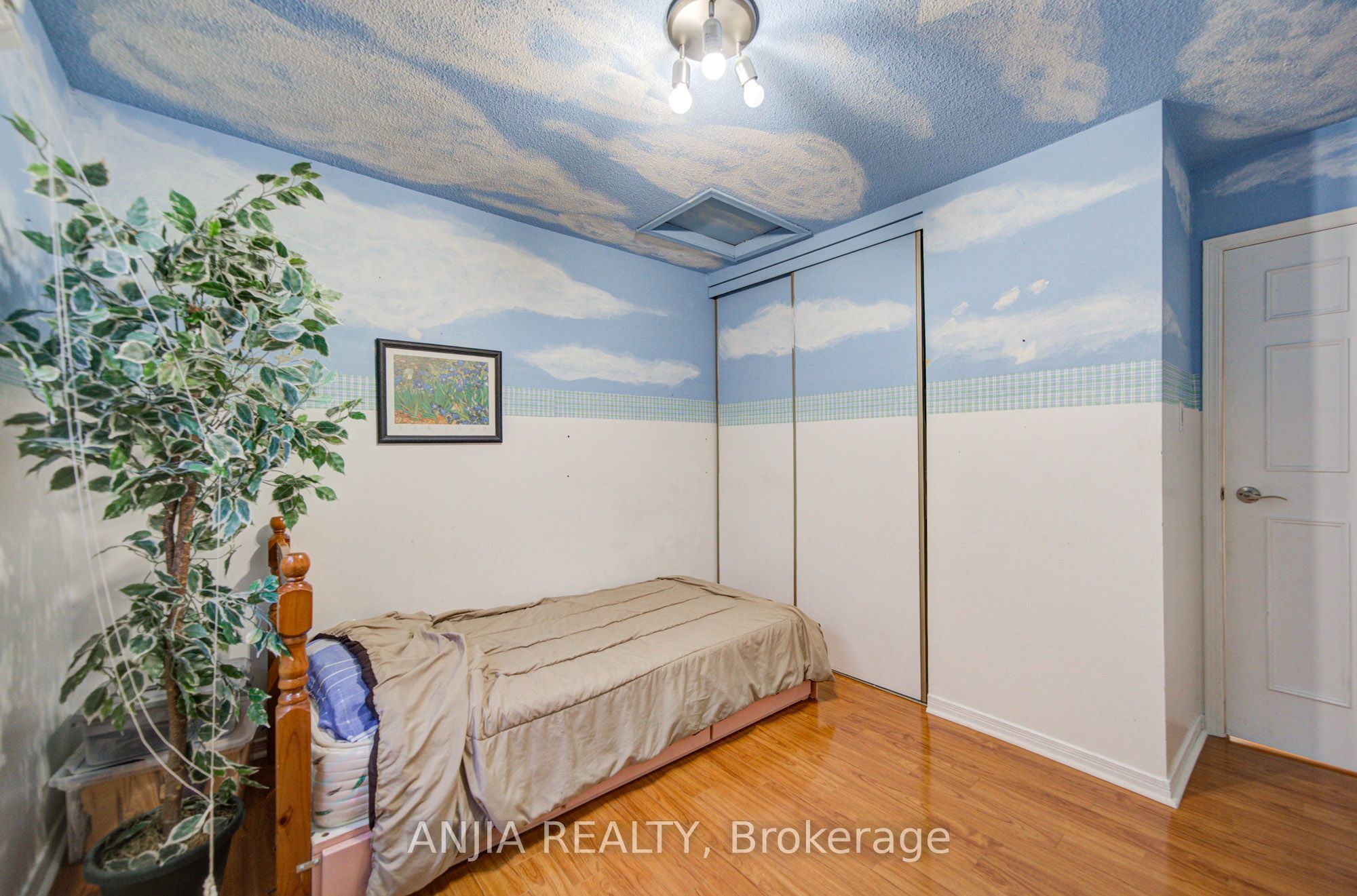 8 Millcroft Way Property Photo 28