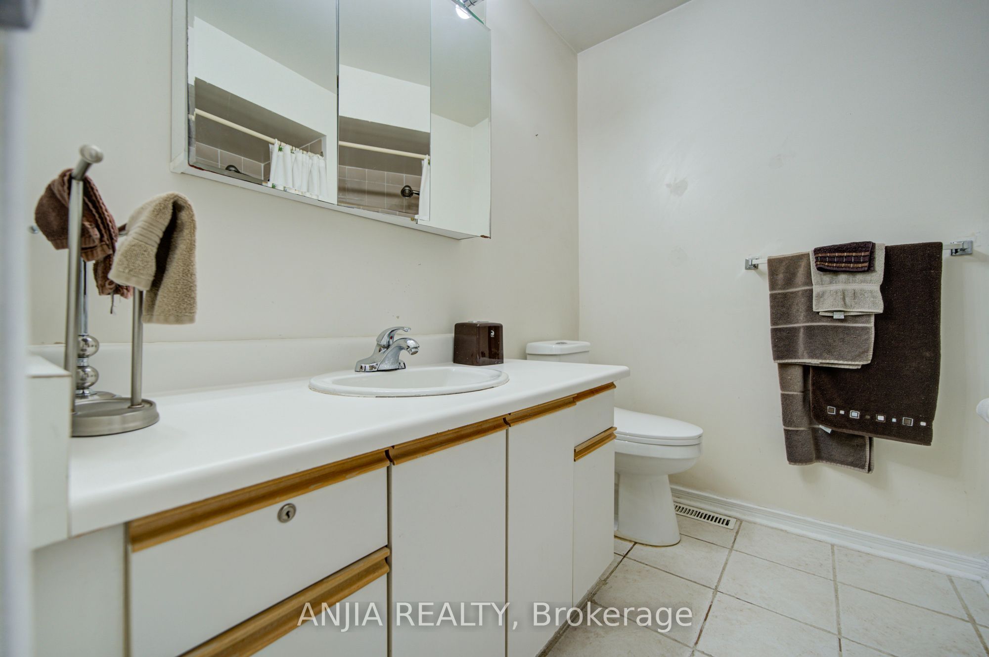 8 Millcroft Way Property Photo 29