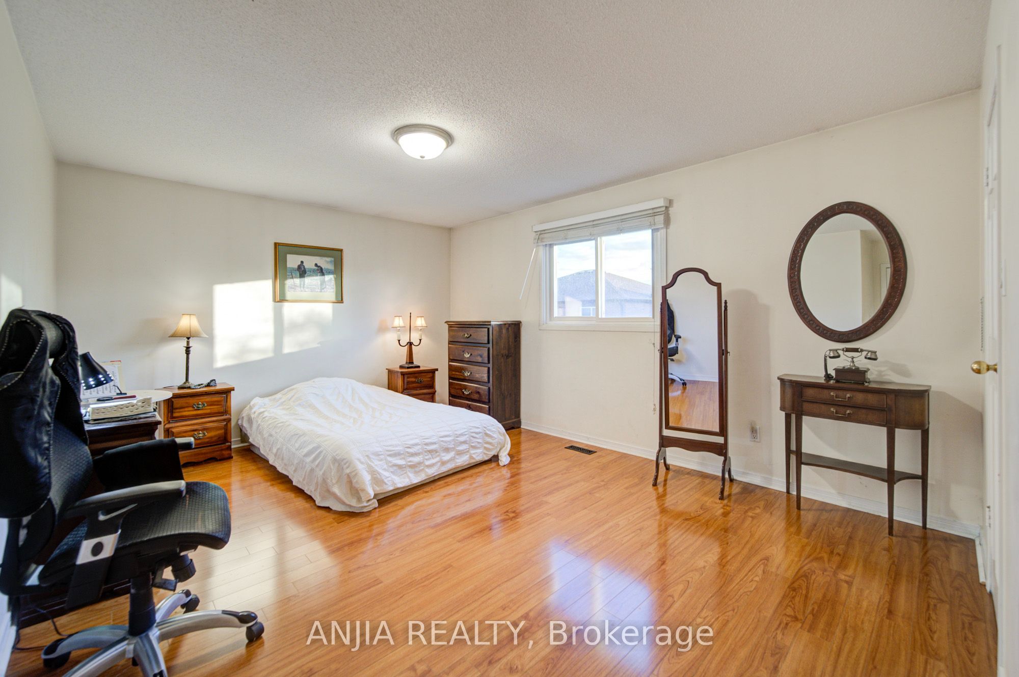 8 Millcroft Way Property Photo 31