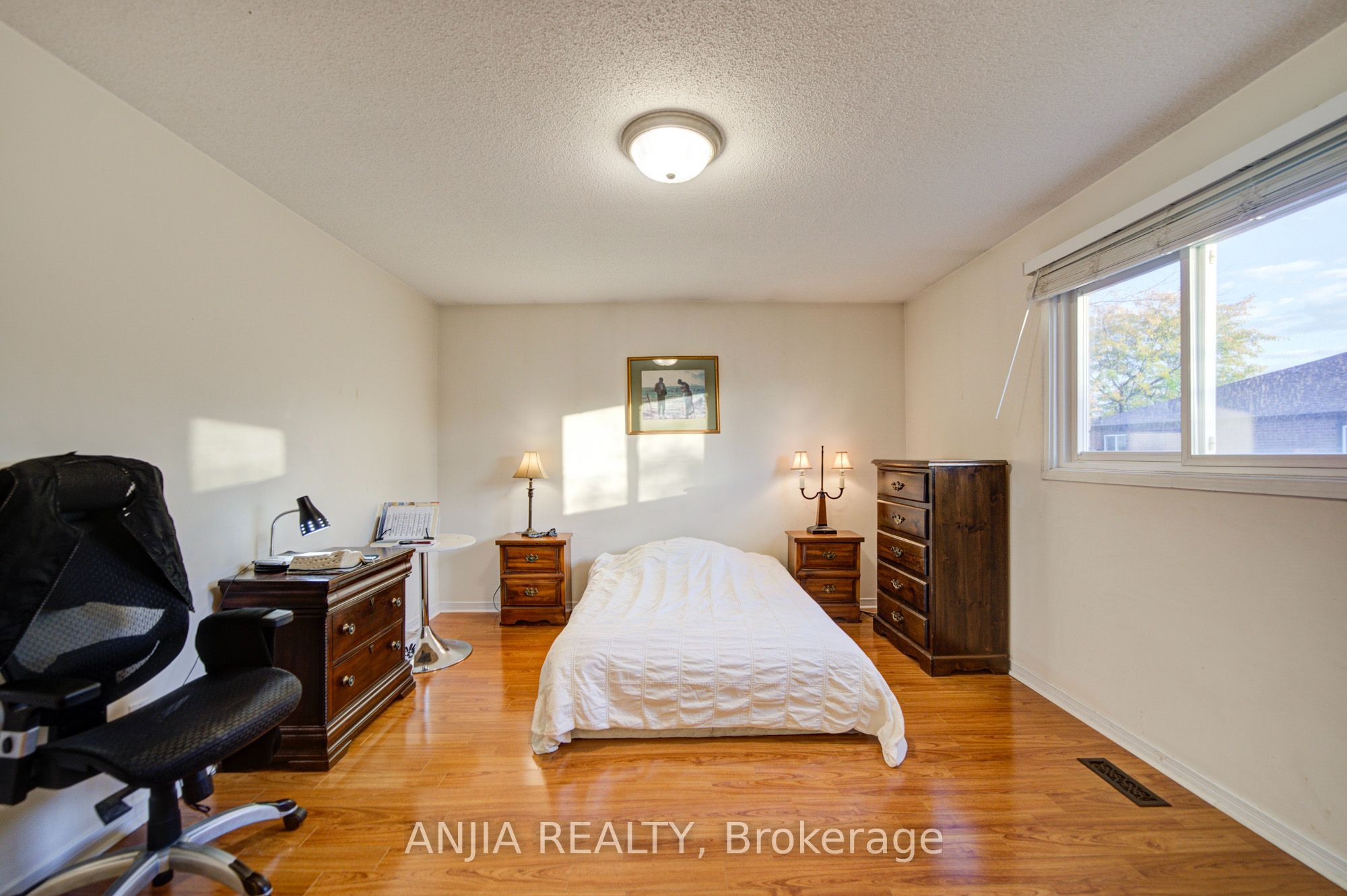 8 Millcroft Way Property Photo 32