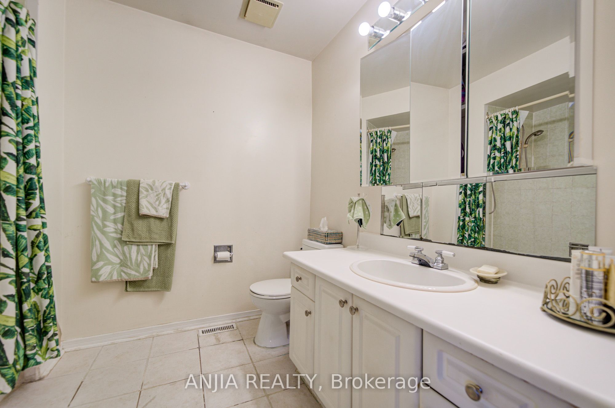 8 Millcroft Way Property Photo 33