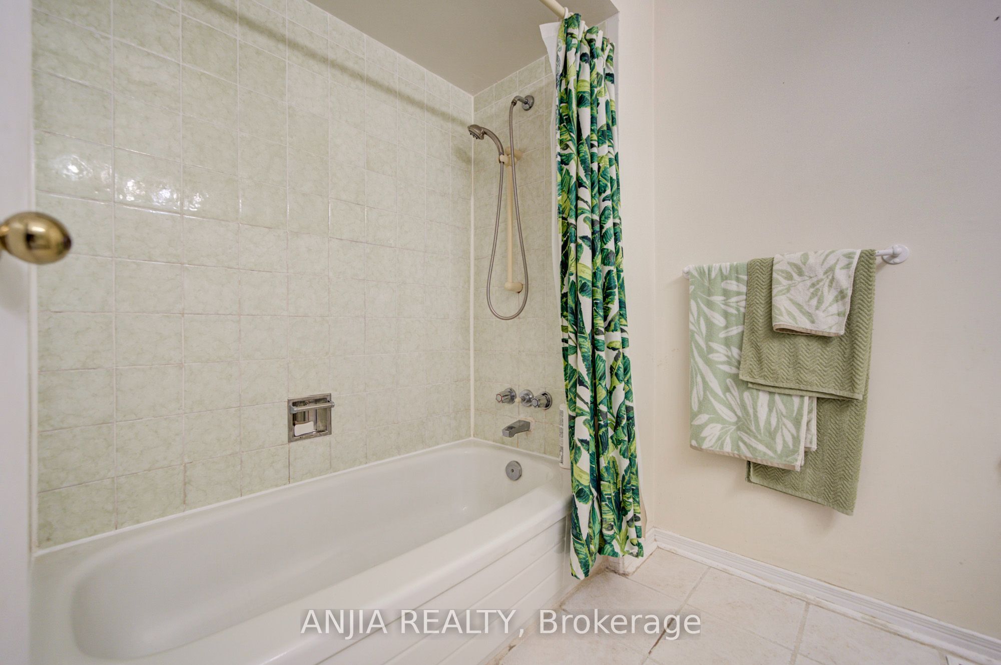 8 Millcroft Way Property Photo 34