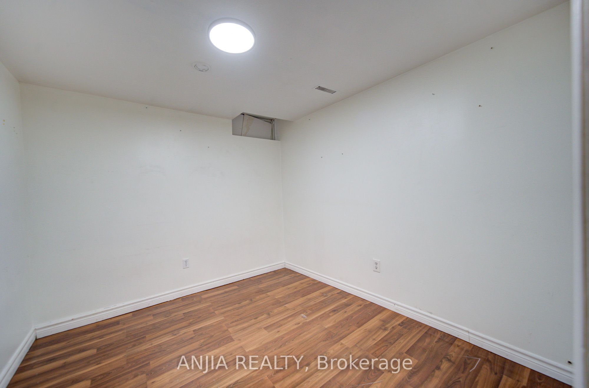 8 Millcroft Way Property Photo 42