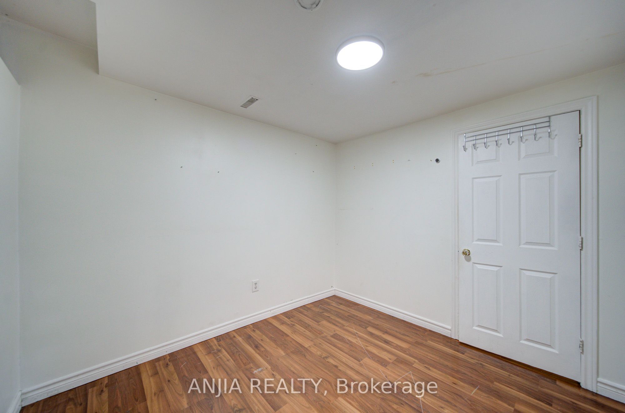 8 Millcroft Way Property Photo 43