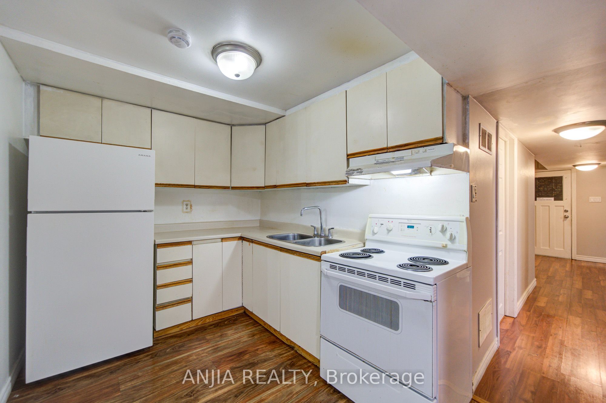 8 Millcroft Way Property Photo 44