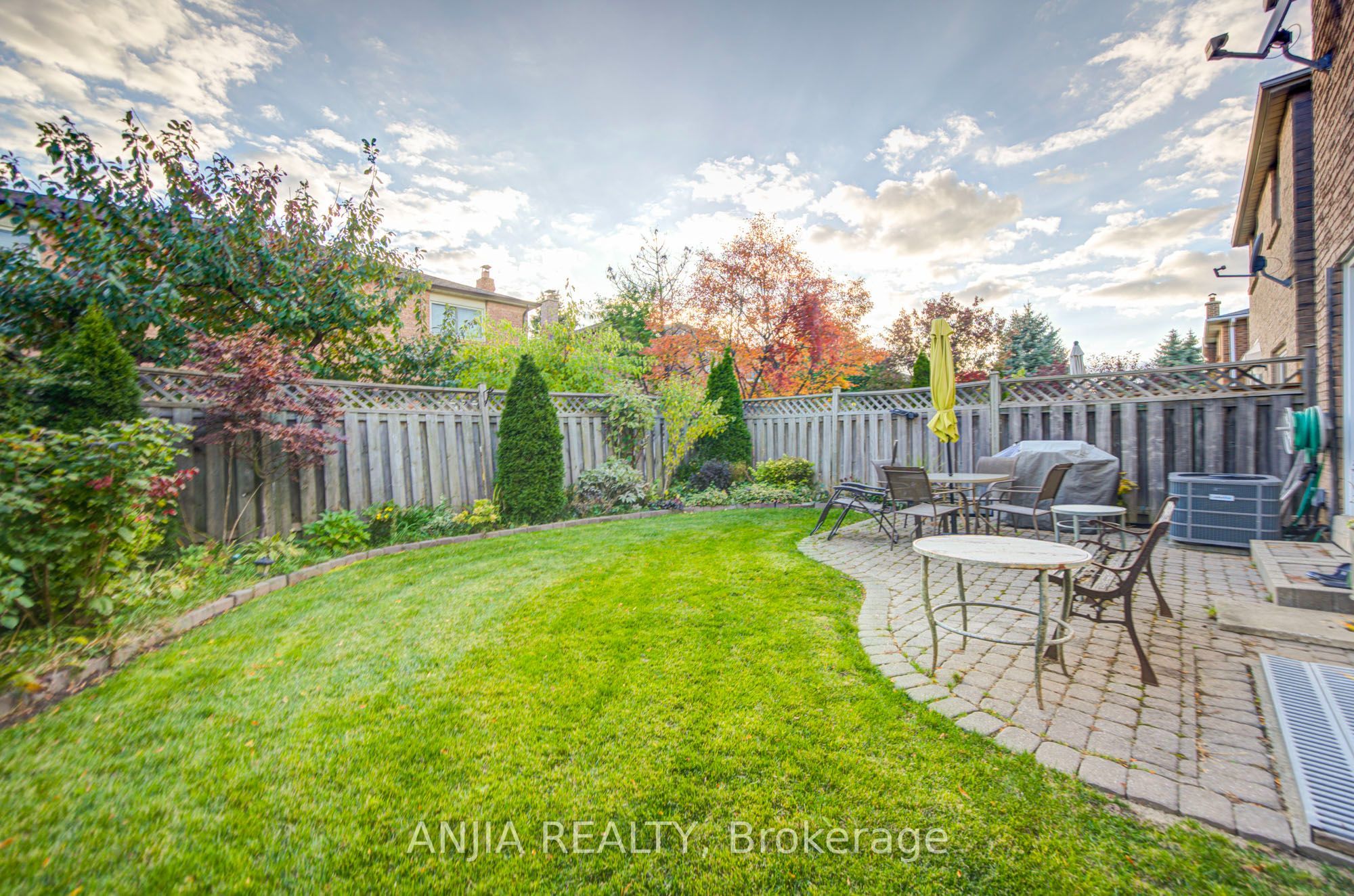 8 Millcroft Way Property Photo 49