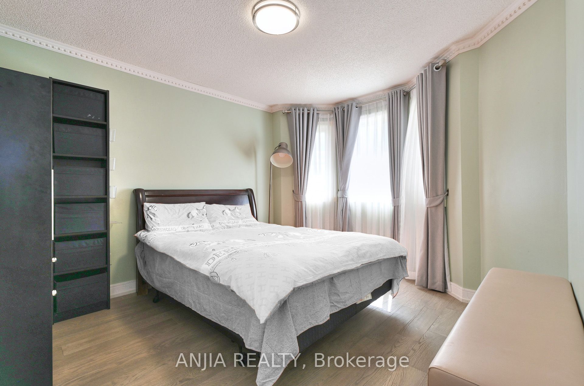 127 Tomlinson Circle Property Photo 6